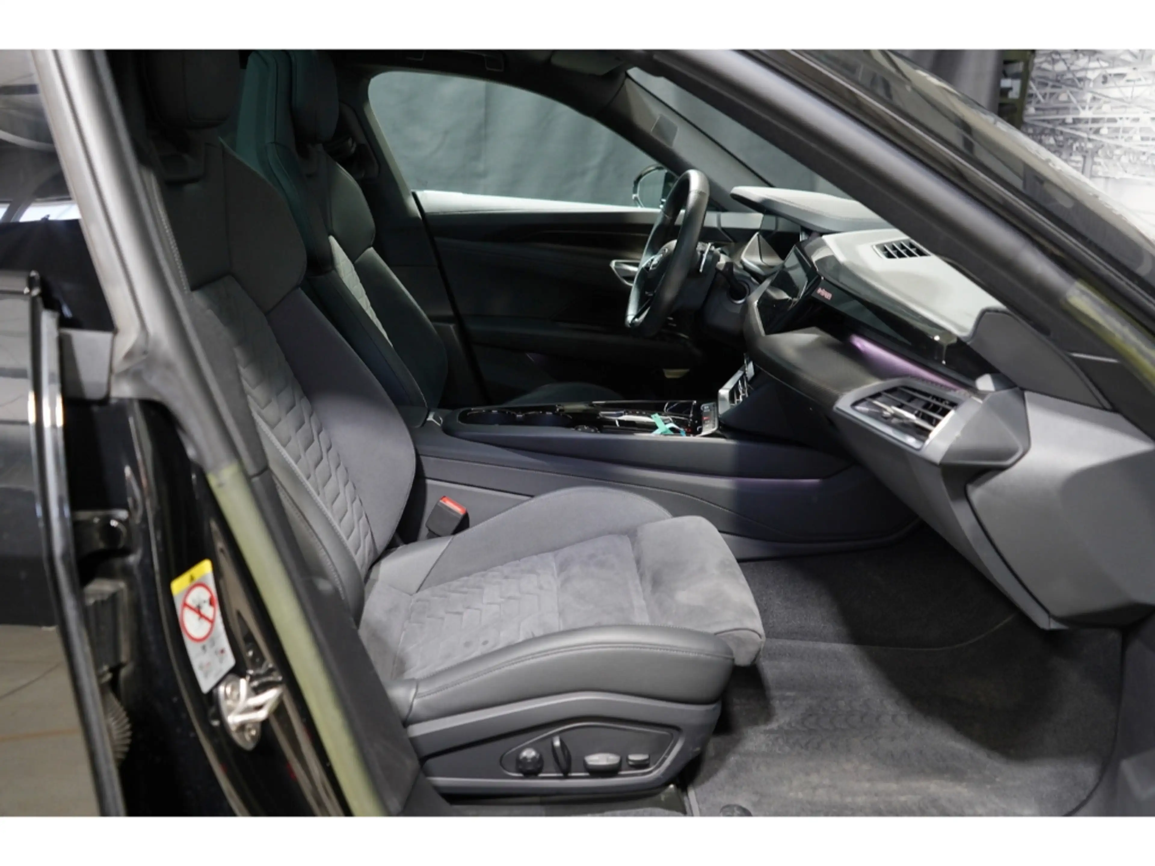 Audi e-tron GT quattro B&O Matrix PANO 21 Zoll — photo 5