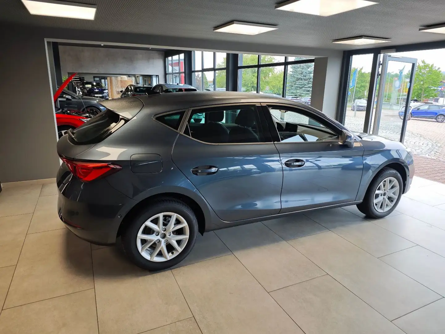 SEAT Leon Road Edition 1.5 eTSI DSG | FullLink| SHZ Gri - 2