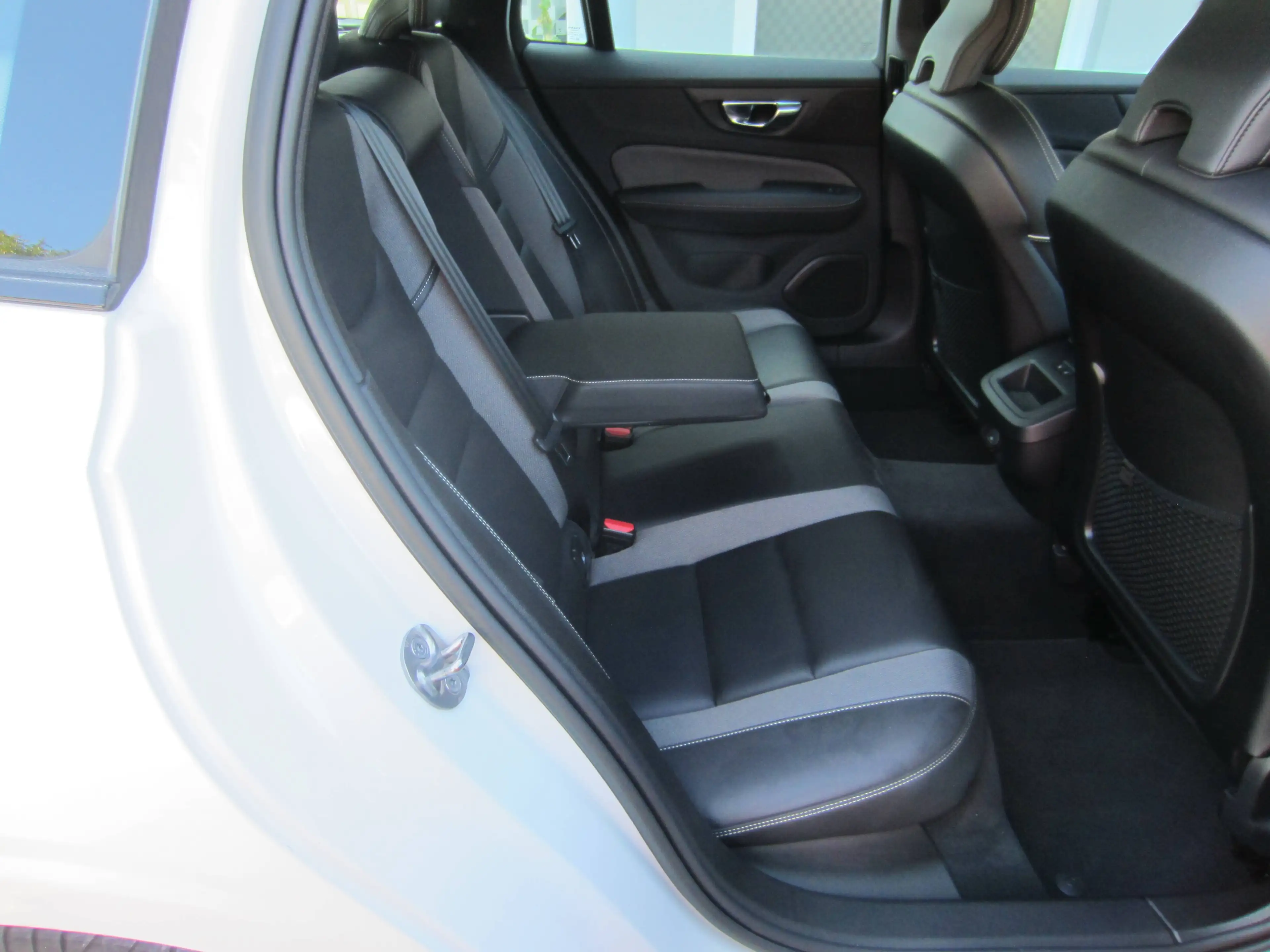 Volvo V60 Plus Dark Automatik — photo 8