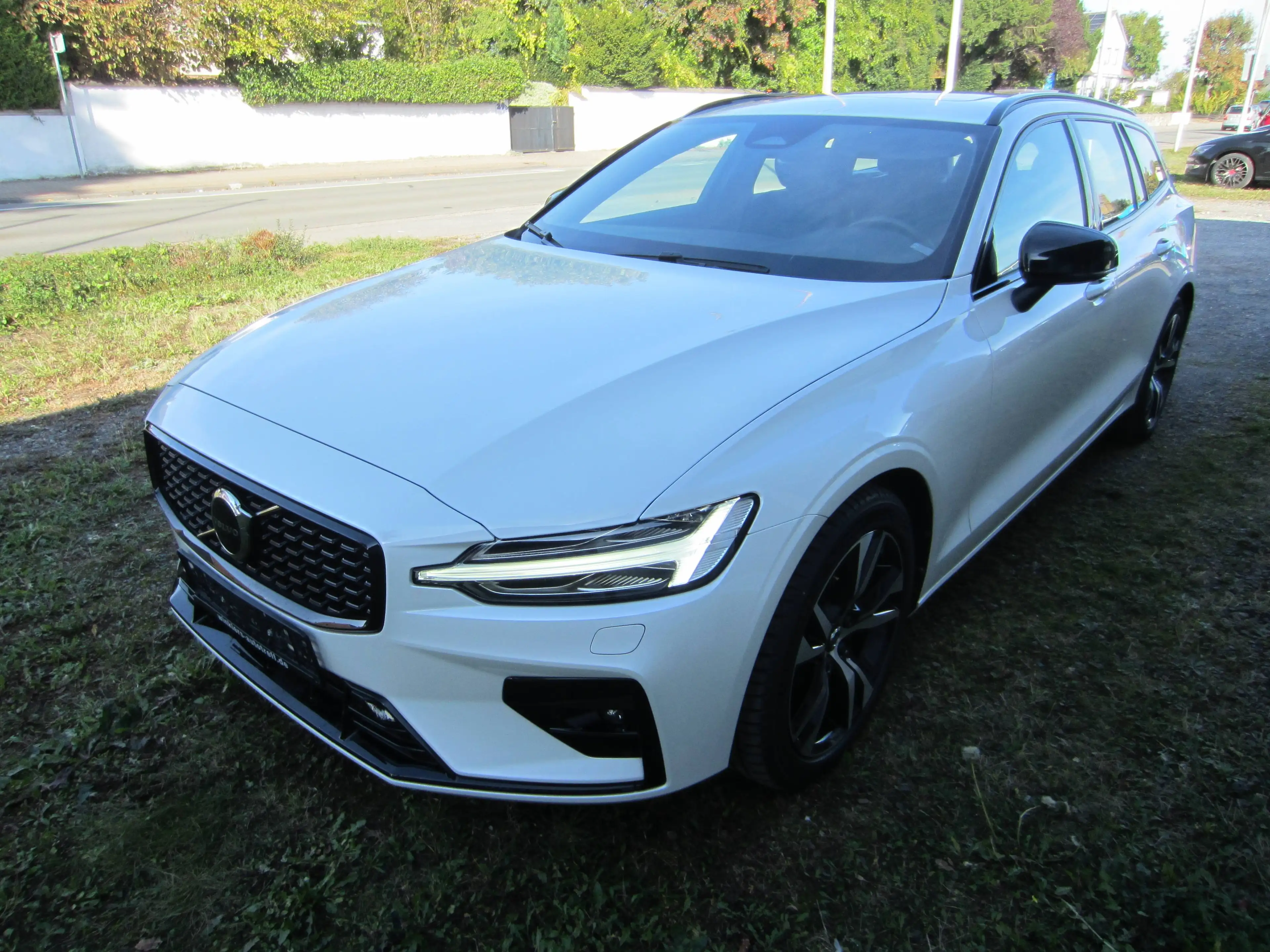 Volvo V60 Plus Dark Automatik — photo 2