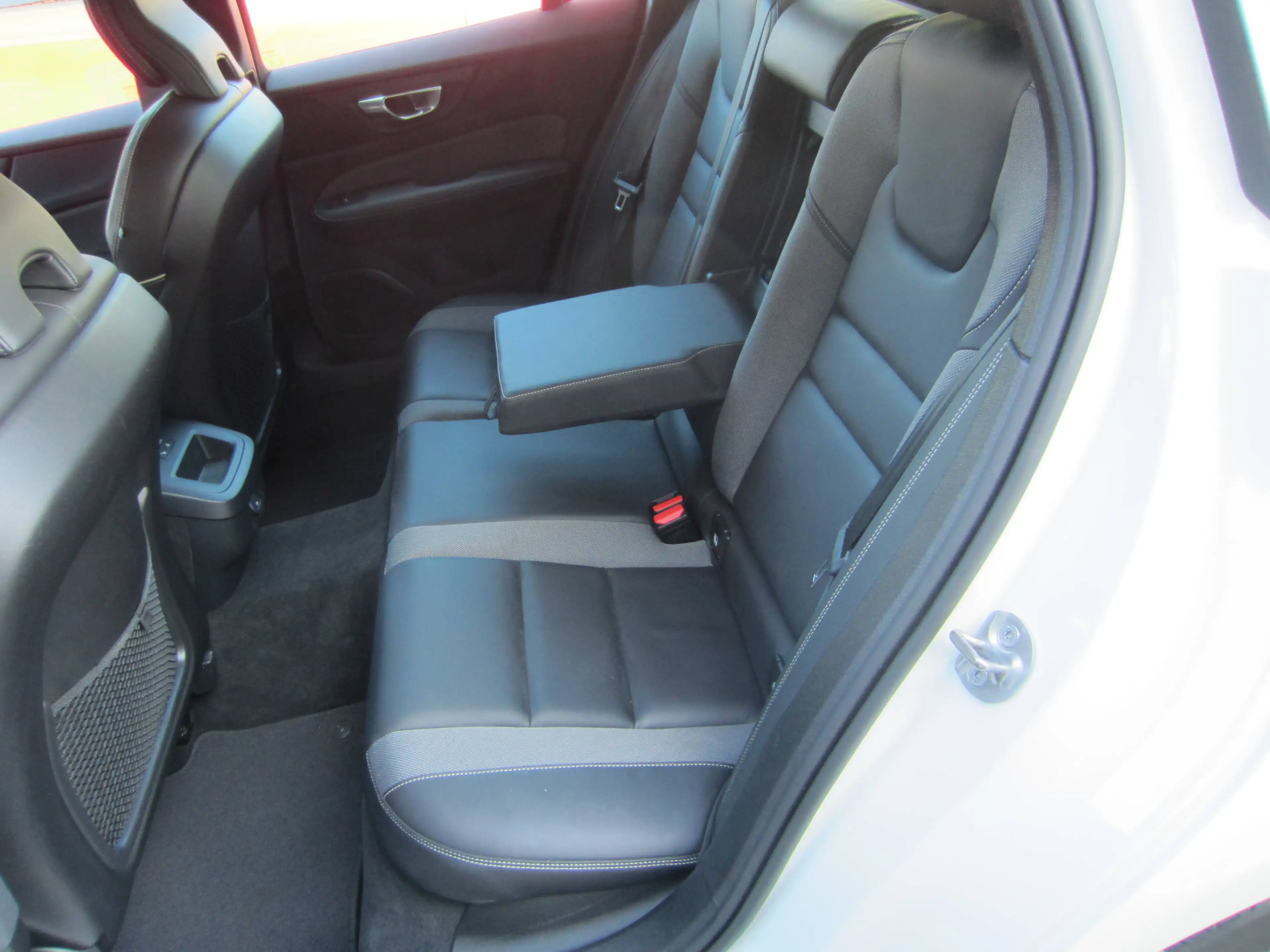 Volvo V60 Plus Dark Automatik — photo 7