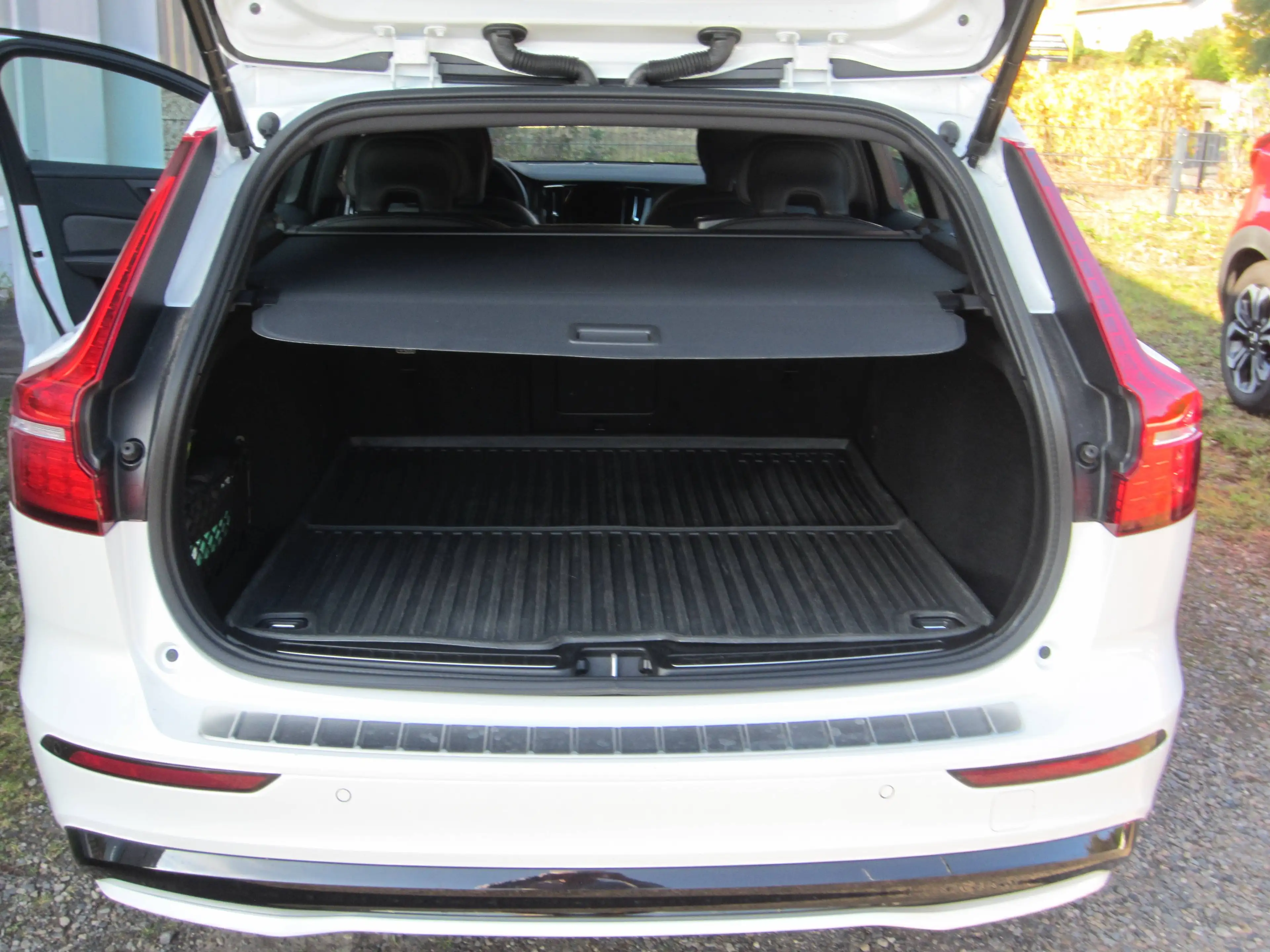 Volvo V60 Plus Dark Automatik — photo 19