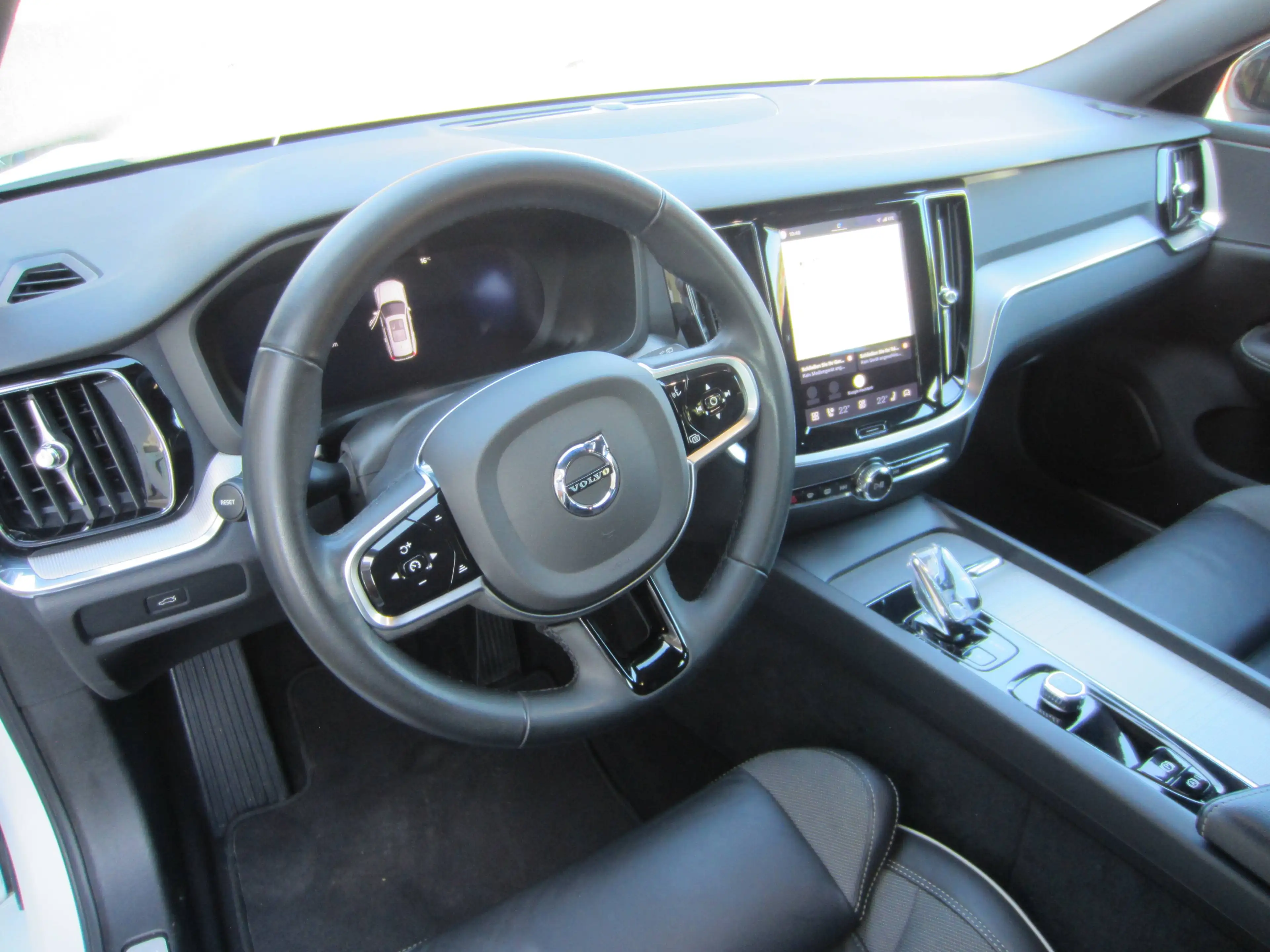 Volvo V60 Plus Dark Automatik — photo 13