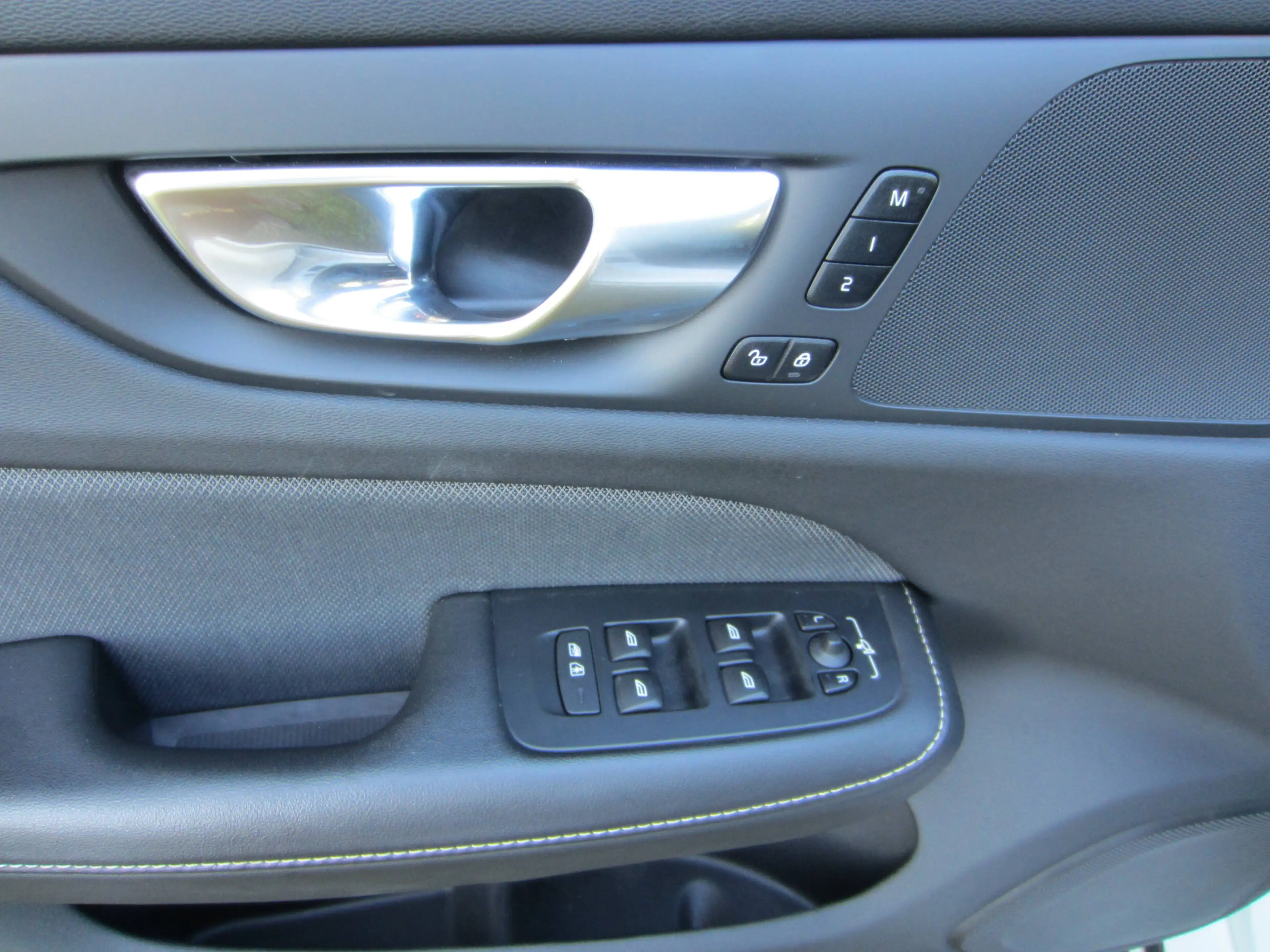 Volvo V60 Plus Dark Automatik — photo 12