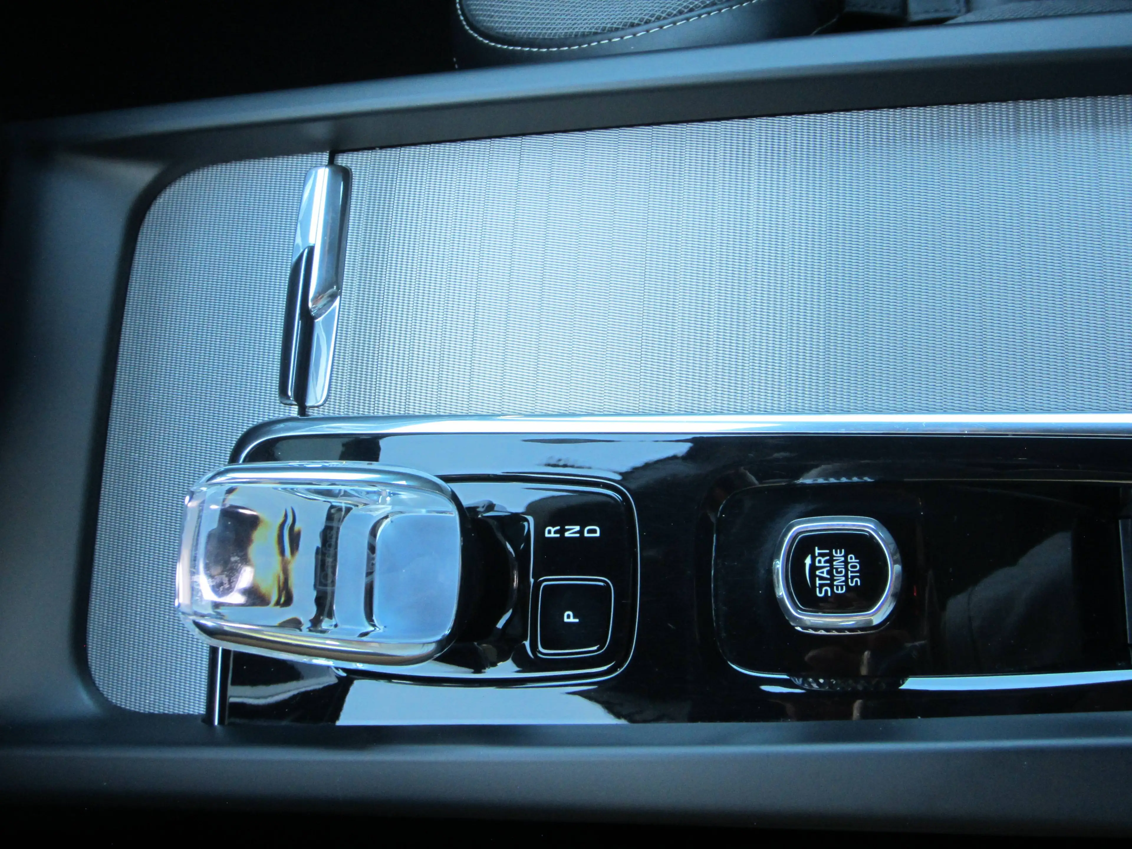 Volvo V60 Plus Dark Automatik — photo 17