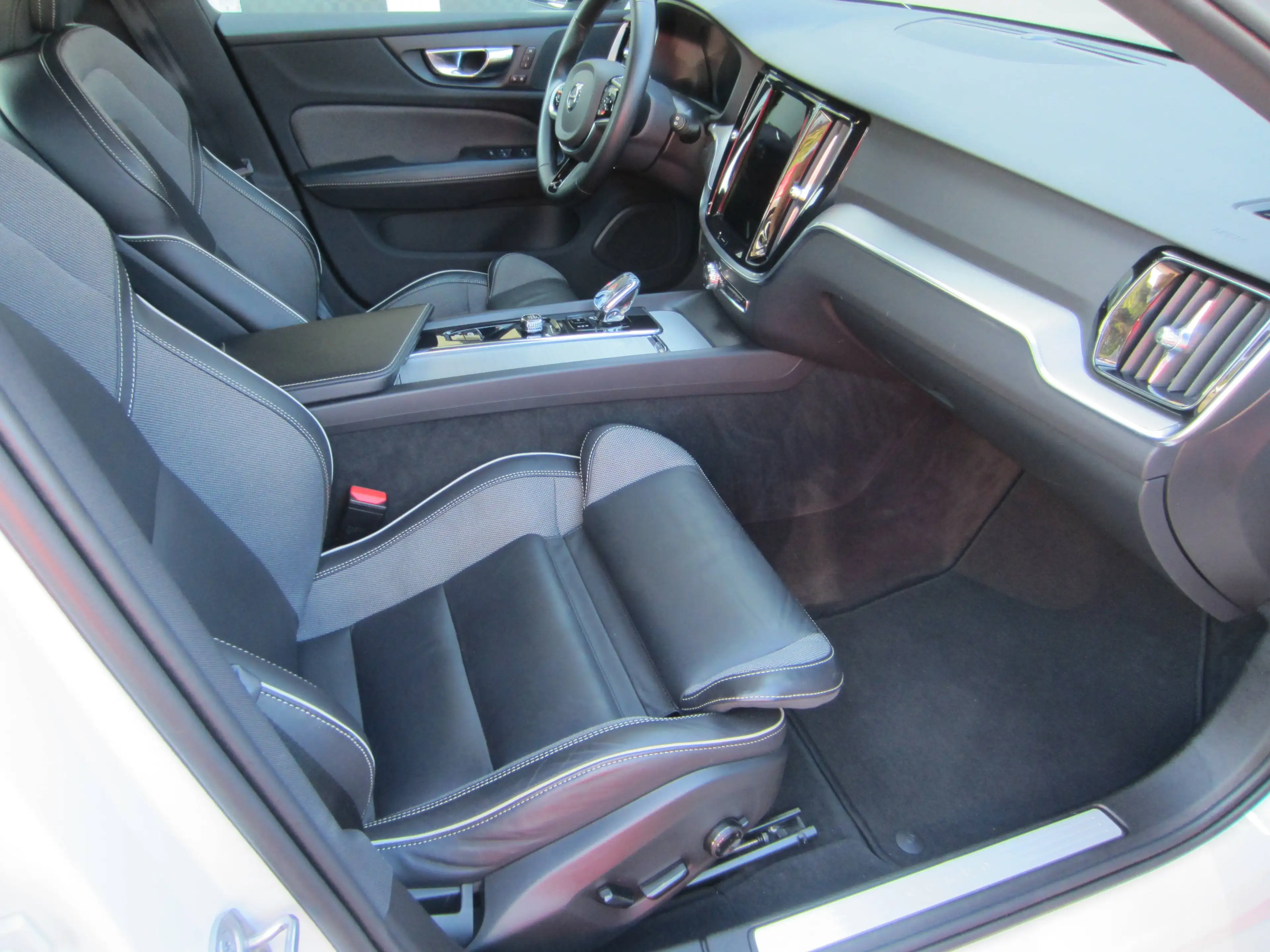 Volvo V60 Plus Dark Automatik — photo 9
