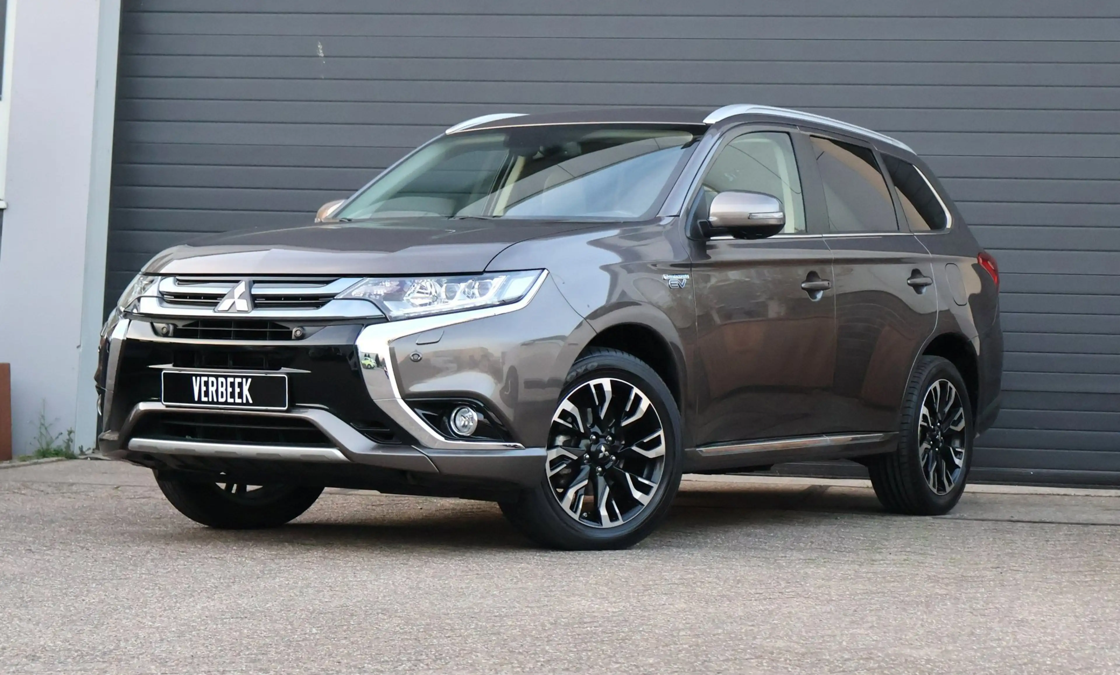 Mitsubishi Outlander 2.0 PHEV Executive Edition X-Line 4WD/Leder/Luxe/3 — photo 2