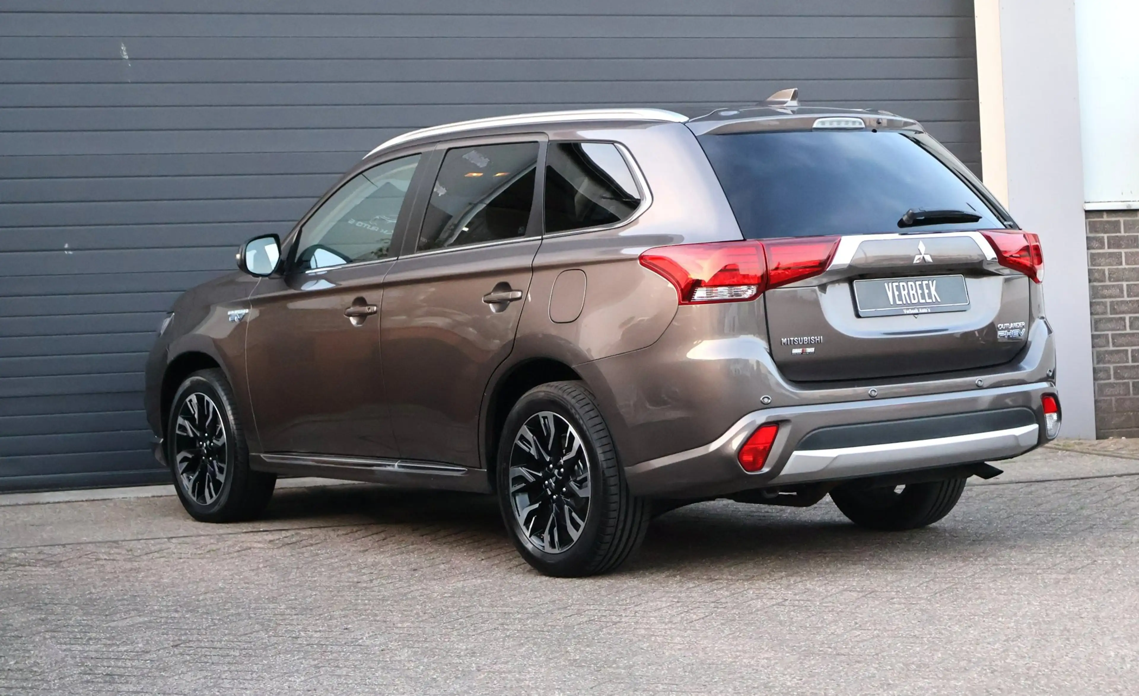 Mitsubishi Outlander 2.0 PHEV Executive Edition X-Line 4WD/Leder/Luxe/3 — photo 4