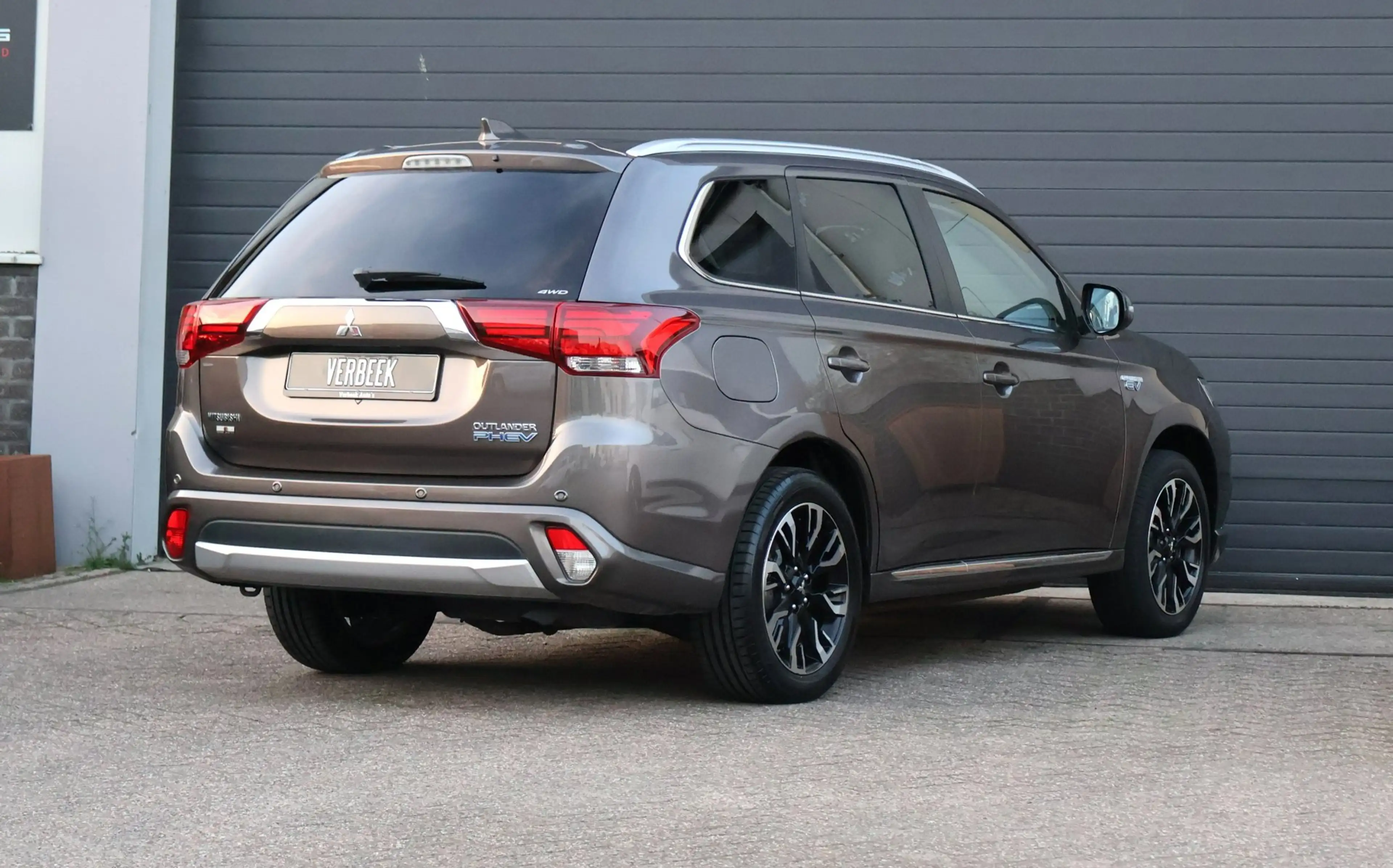 Mitsubishi Outlander 2.0 PHEV Executive Edition X-Line 4WD/Leder/Luxe/3 — photo 6