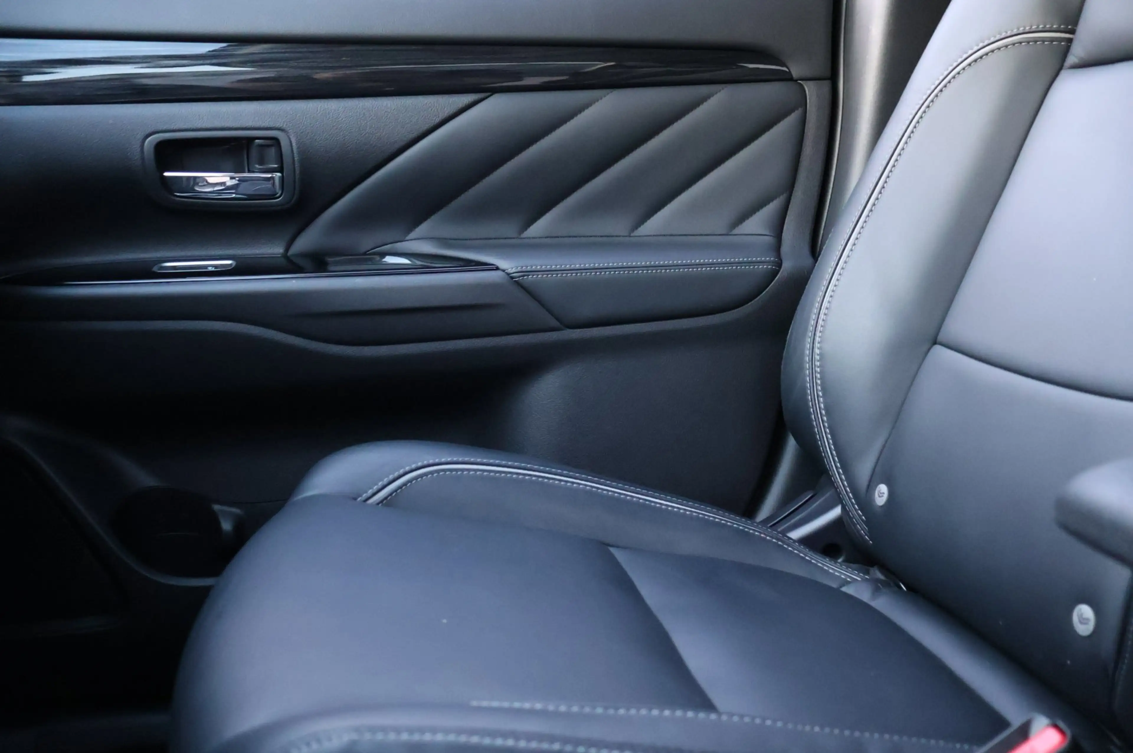 Mitsubishi Outlander 2.0 PHEV Executive Edition X-Line 4WD/Leder/Luxe/3 — photo 11