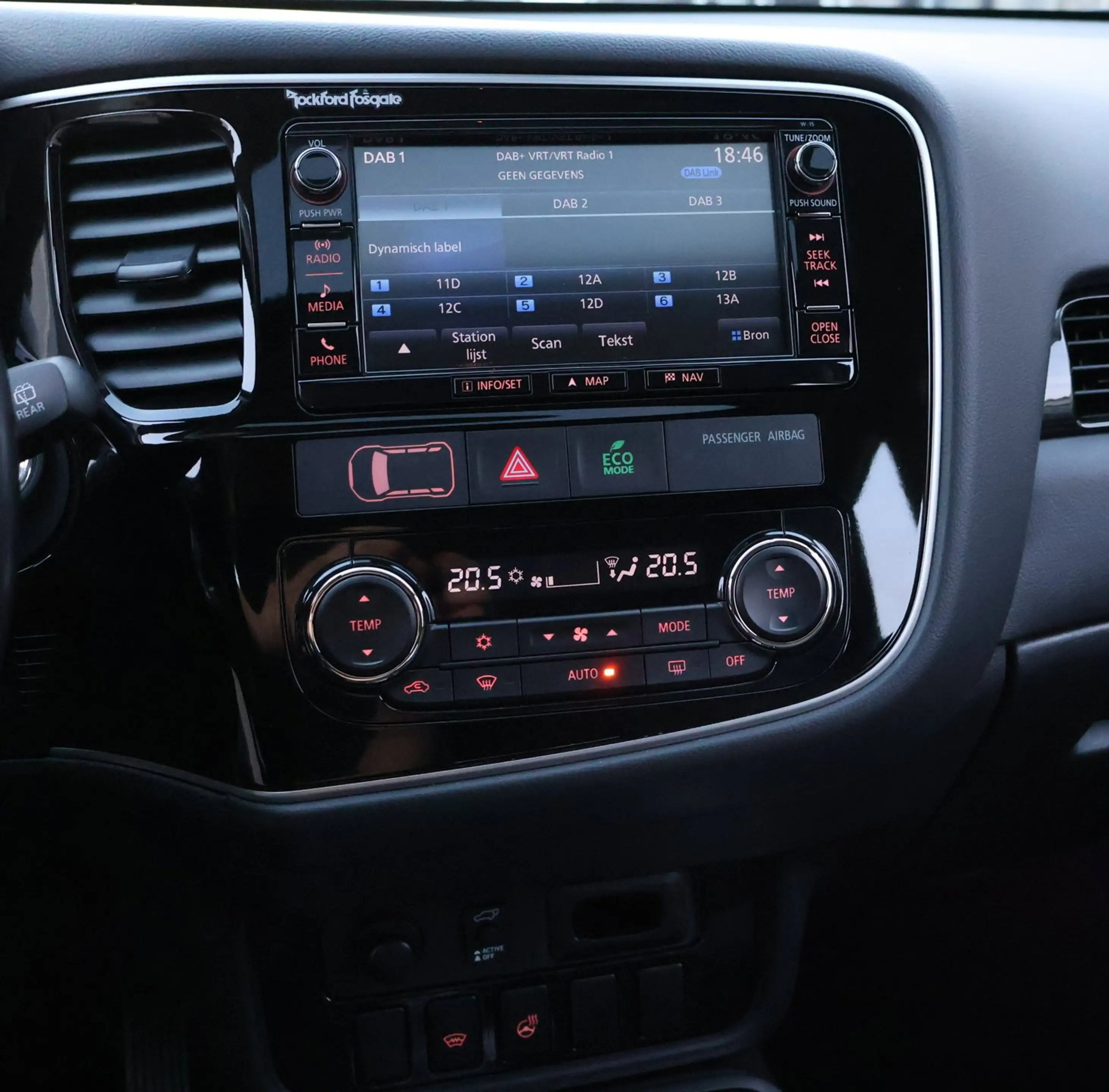 Mitsubishi Outlander 2.0 PHEV Executive Edition X-Line 4WD/Leder/Luxe/3 — photo 18