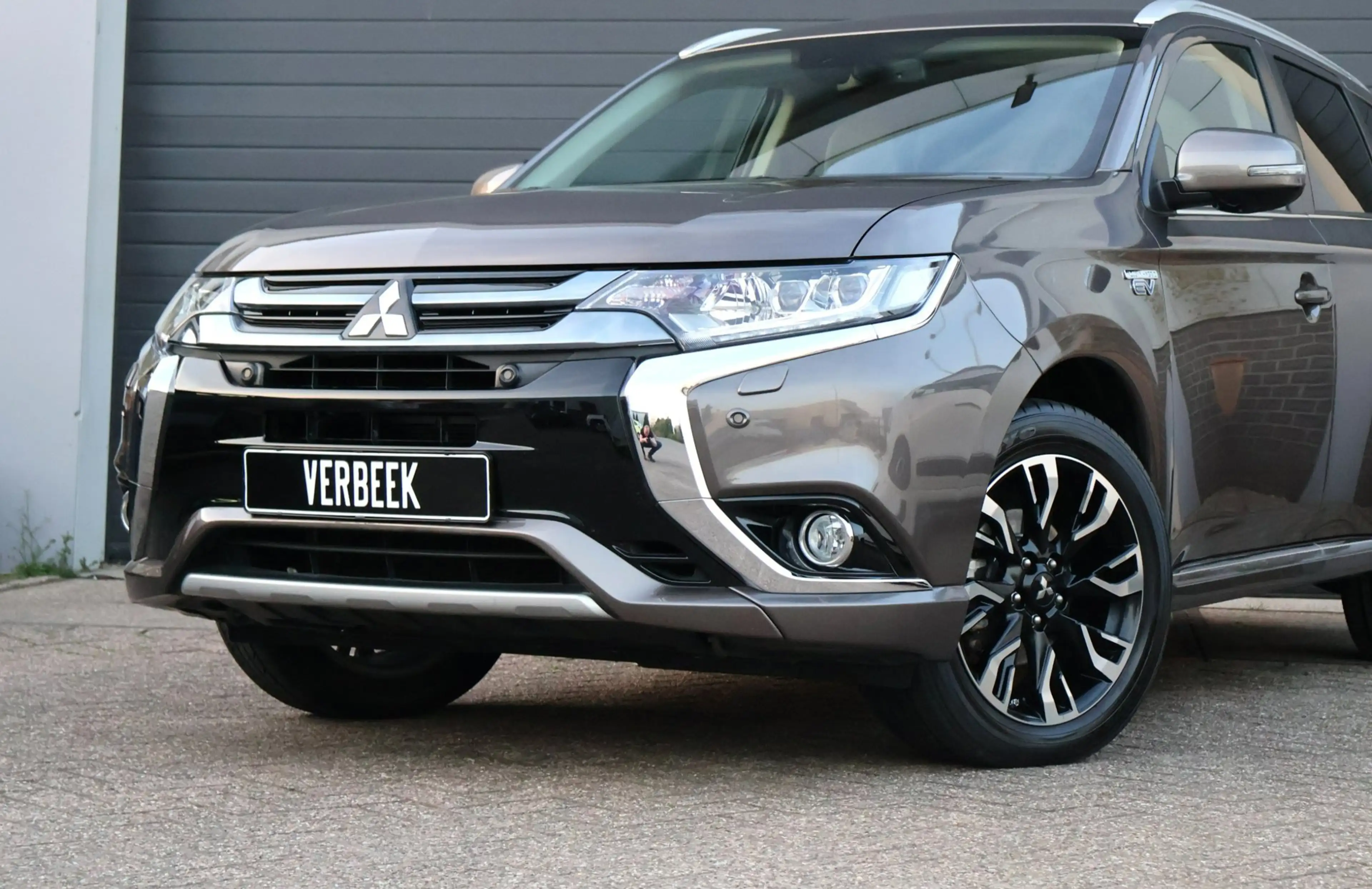 Mitsubishi Outlander 2.0 PHEV Executive Edition X-Line 4WD/Leder/Luxe/3 — photo 3