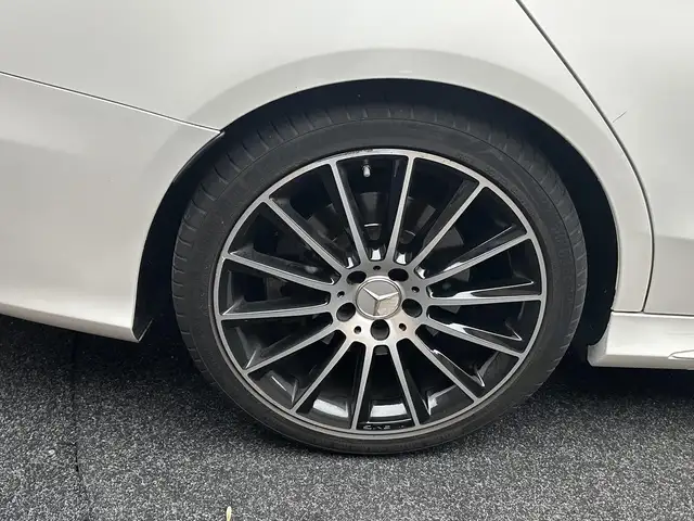 Mercedes-Benz C-Class view 9