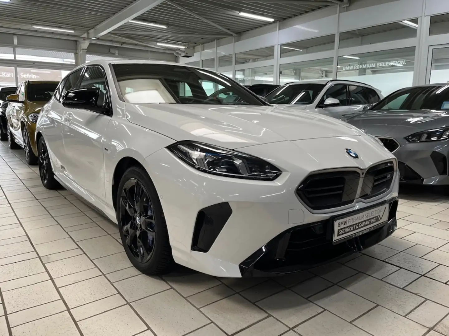 BMW 135 xDrive Panorama H/K HUD LCProf DAProf PA+ LenkHzg Blanc - 2