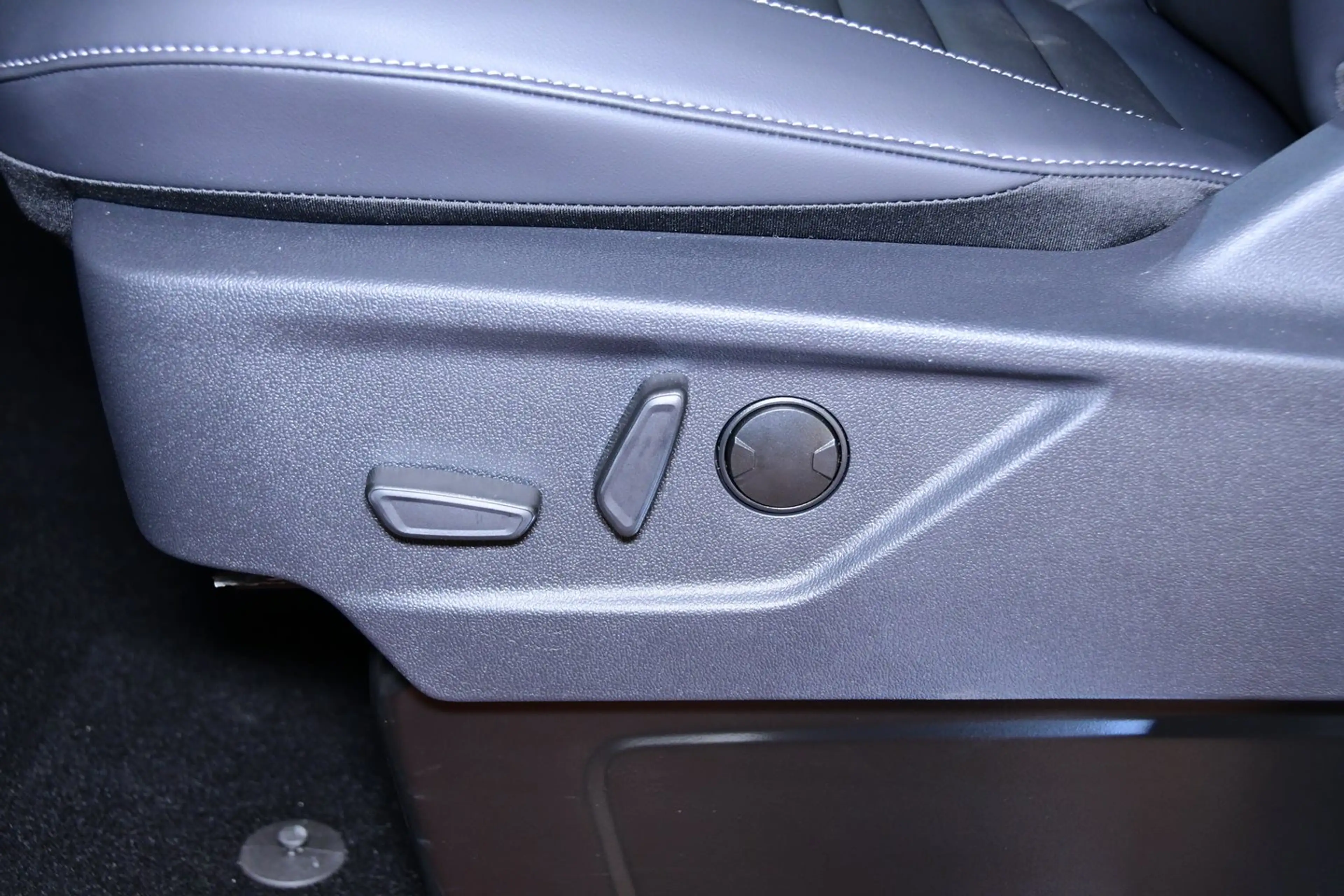 Ford Tourneo Custom Bus 2,0 EcoBlue 320 L2H1 — photo 10