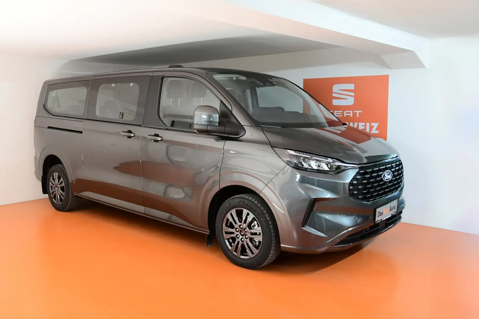 Ford Tourneo Custom Bus 2,0 EcoBlue 320 L2H1 Grau - 2