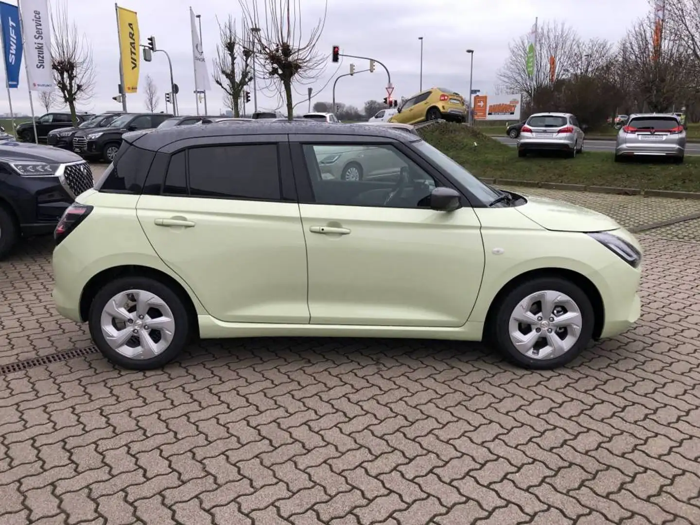 Suzuki Swift 1.2 Comfort+ CVT Hybrid Gelb - 2