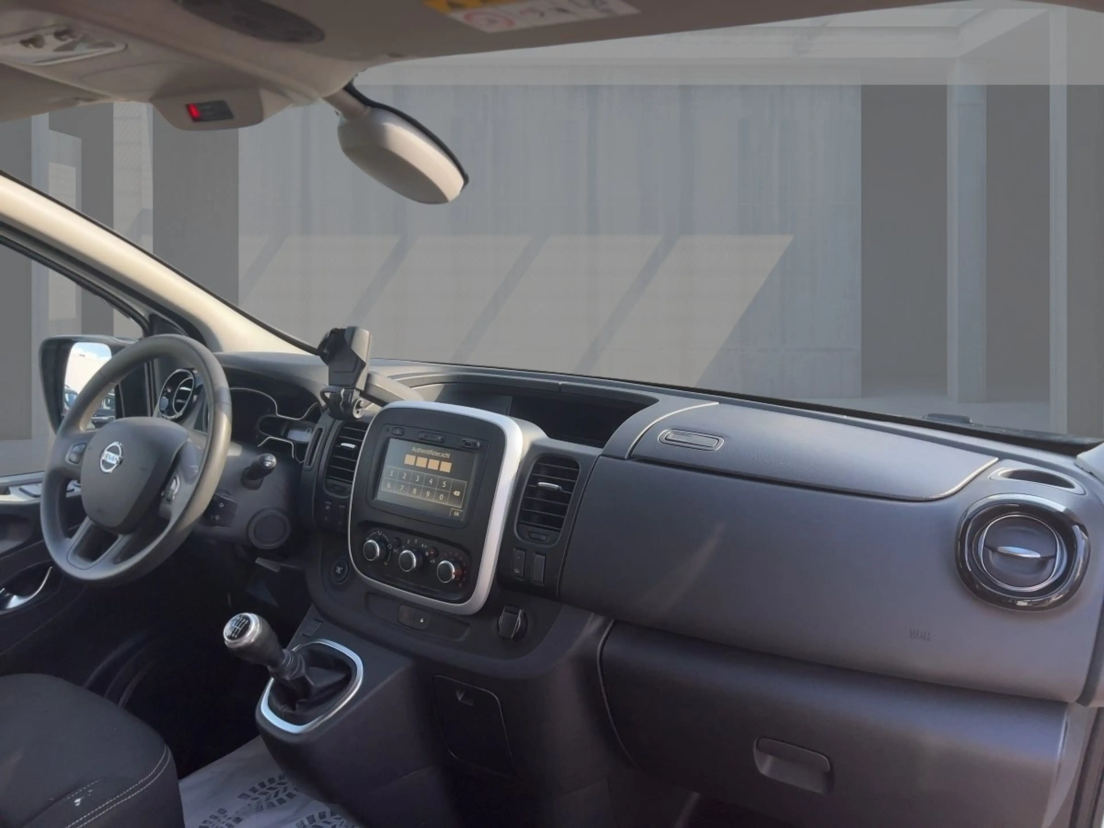 Nissan NV300 2,7t dCi 145 DPF L1H1 COMFORT PDC BT ABS ESP — photo 10