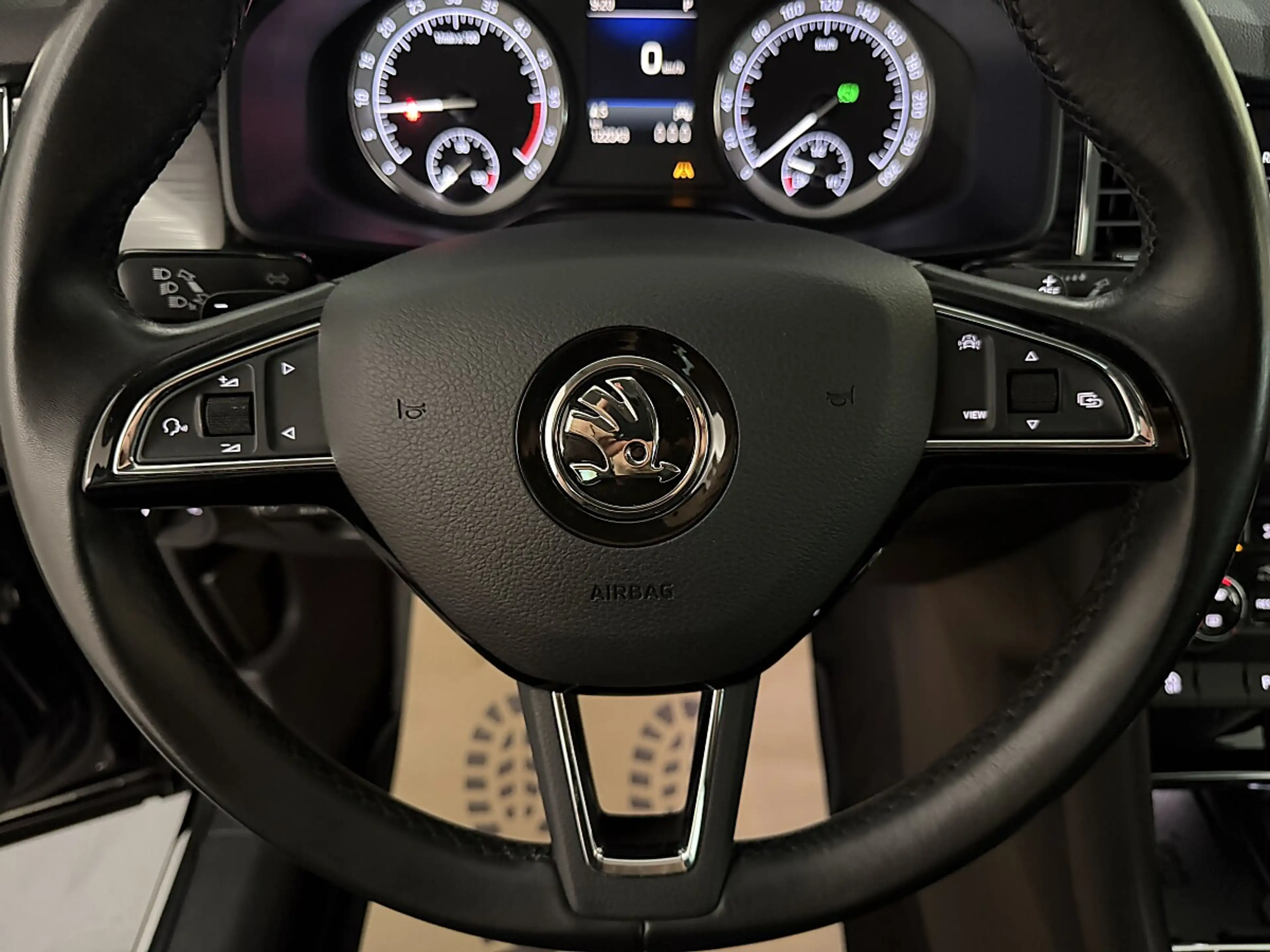 Skoda Kodiaq 2,0TDI DSG 4x4 *LED*NAVI*ACC*AHK*Sitzheizung vo... — photo 7