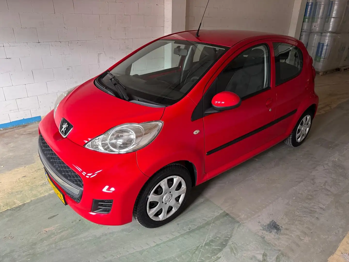 Peugeot 107 107 1.0-12V XS Rood - 1