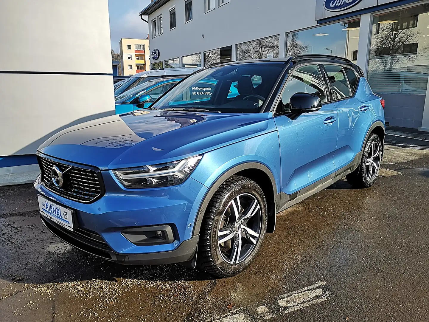 Volvo XC40 D3 R-Design AWD Geartronic Blau - 1