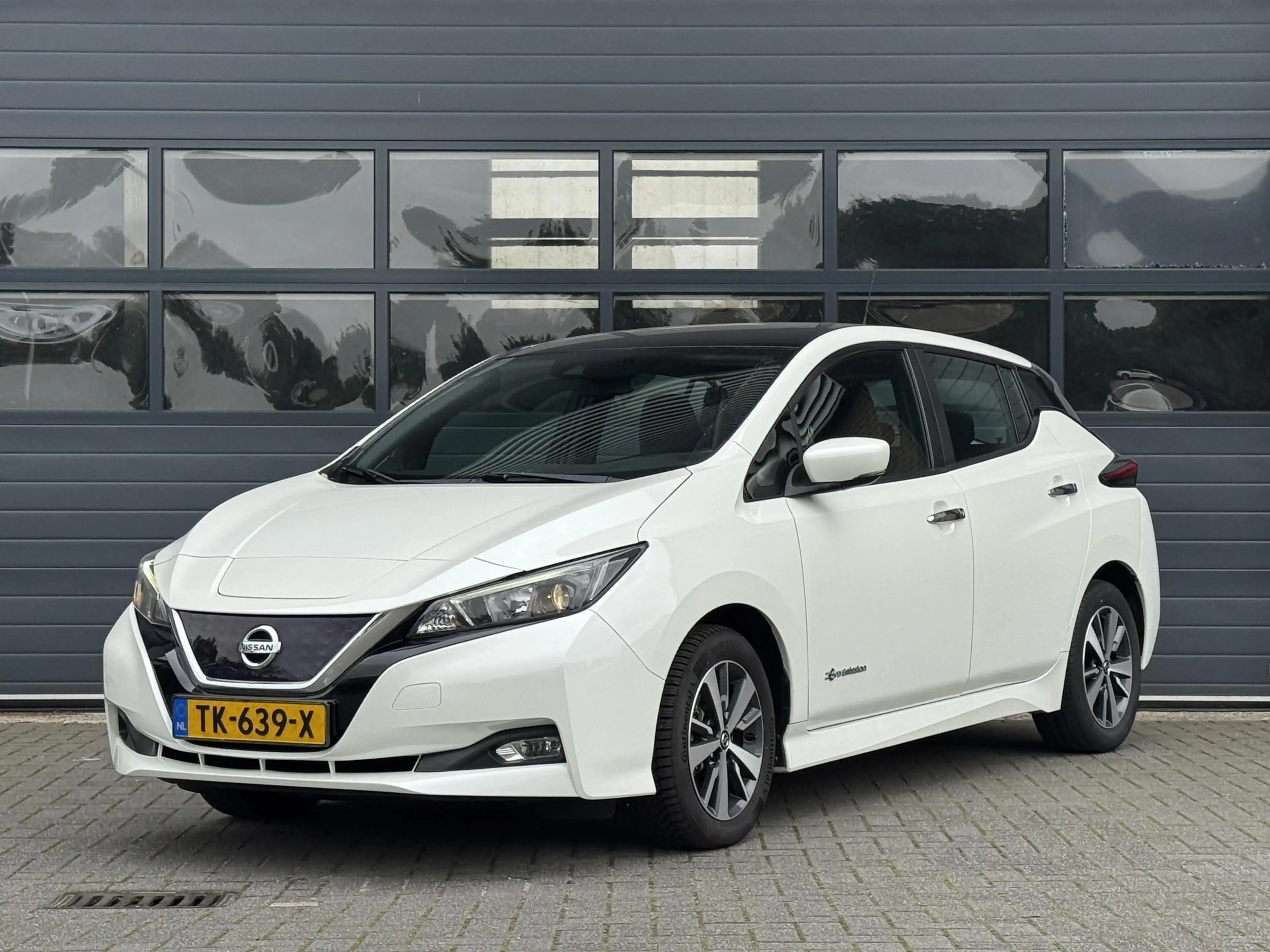 Nissan Leaf ACENTA 40 kWh I AUTOMAAT I APPLE CARPLAY I P-CAMER
