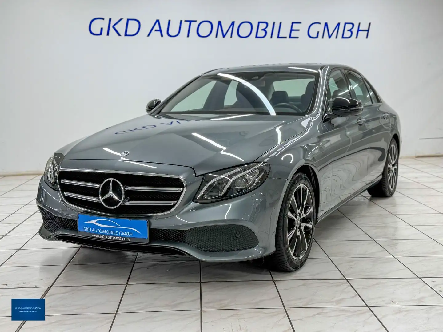 Mercedes-Benz E 200 Avantgarde*Night*Widescrn*Pano*3Zonen*LED Grijs - 1