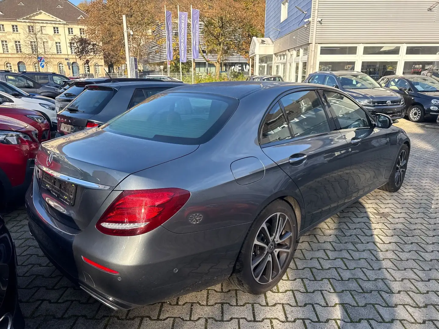 Mercedes-Benz E 200 Avantgarde*Night*Widescreen*Pano*3Zonen* Grau - 2