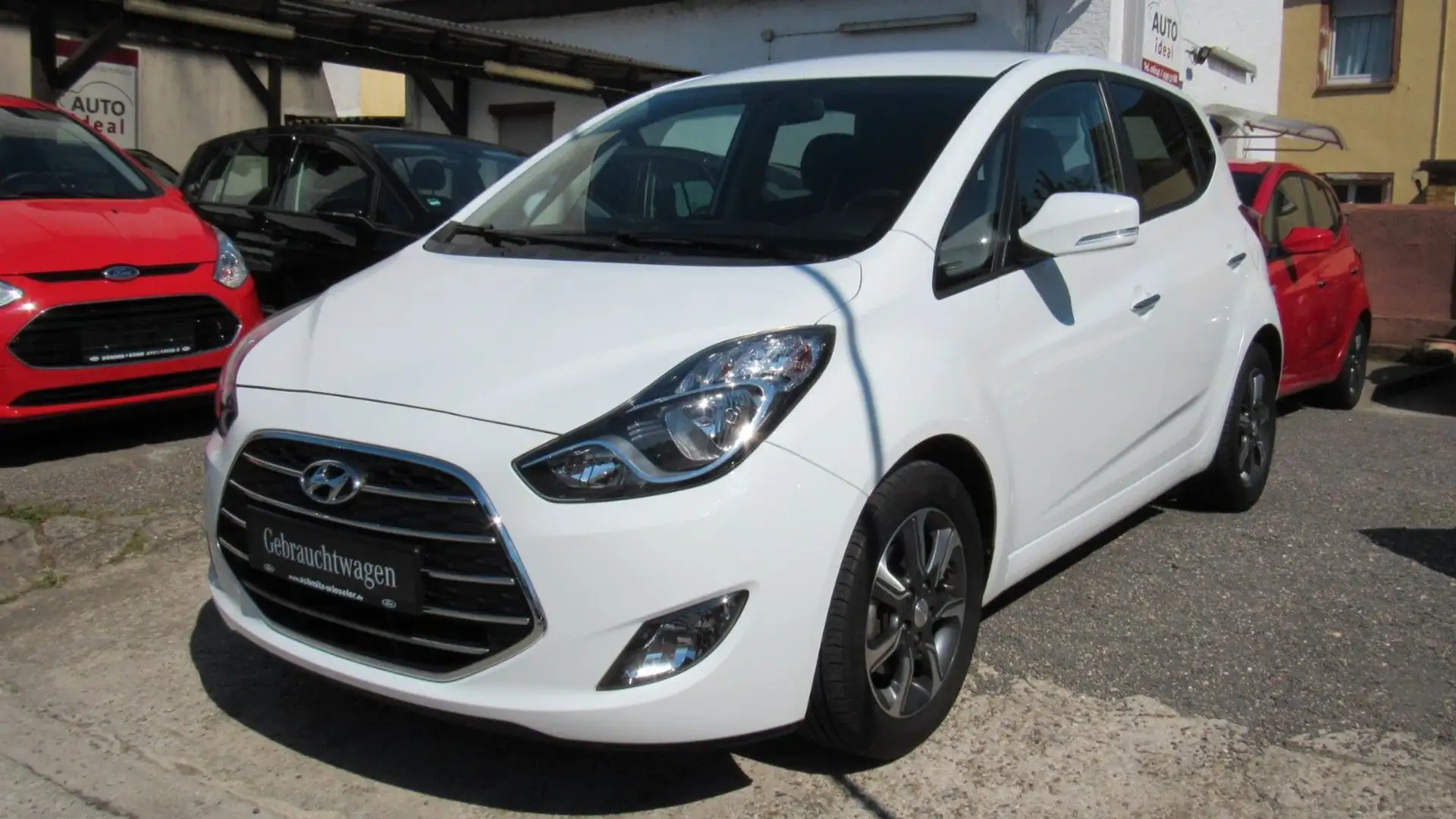 Hyundai iX20 1.6  Automatik*1.Hand-AHK-PDC-NAVI-KAMERA* White - 1