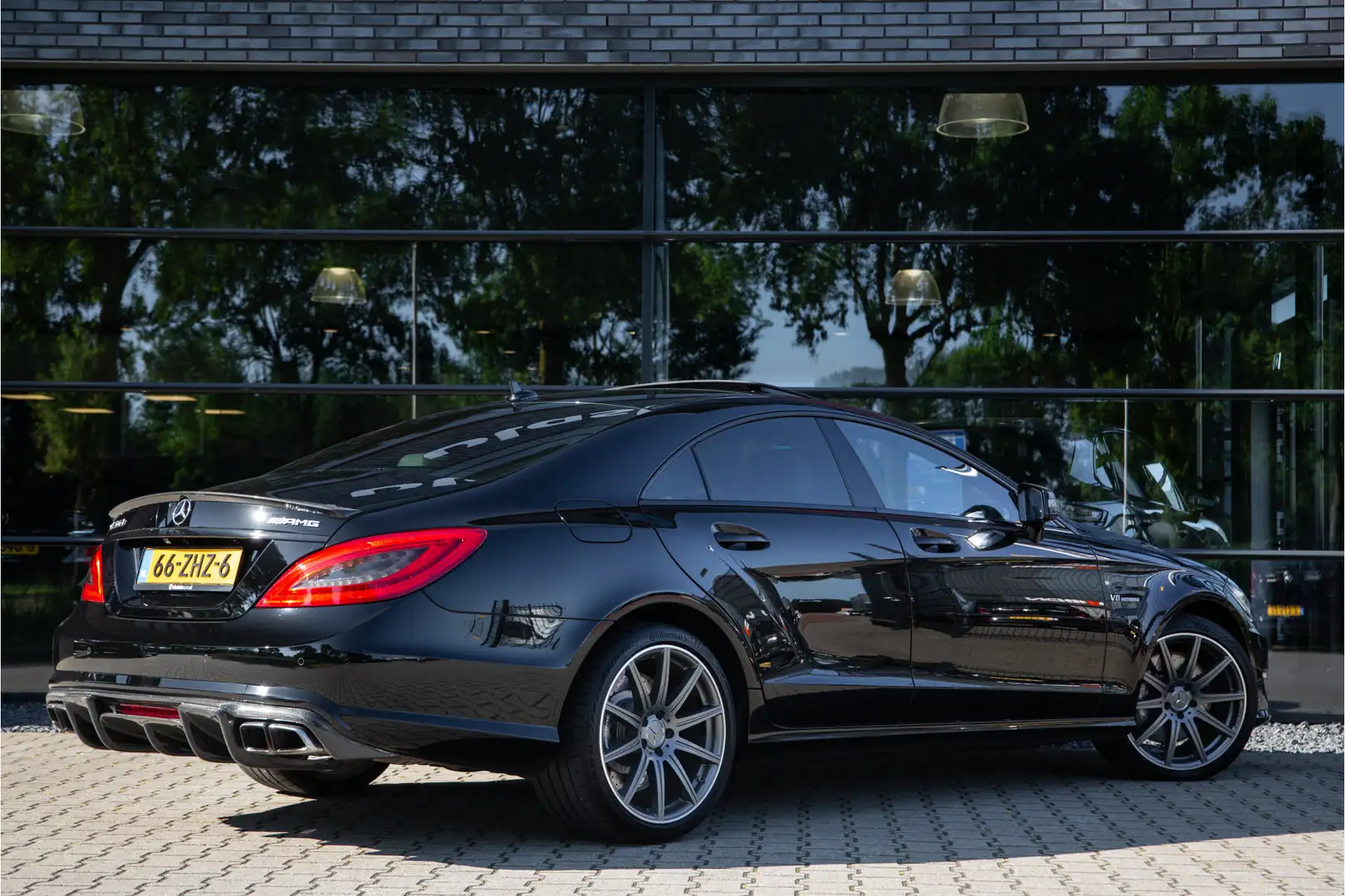 Mercedes-Benz CLS 63 AMG 525PK , H&K, Designo, Pano, Nachtzicht, Carbon, Lu Schwarz - 2