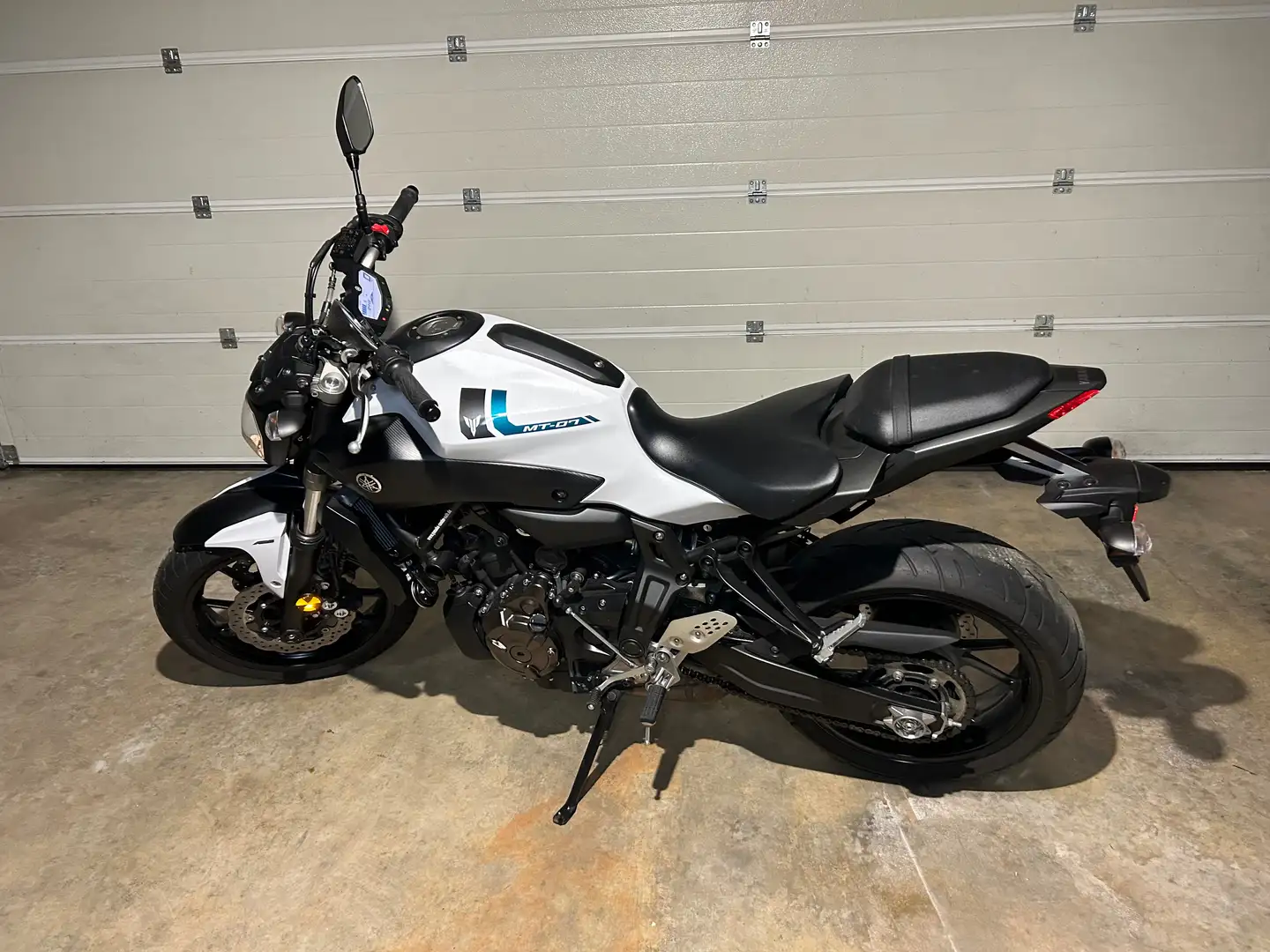 Yamaha MT-07 Alb - 1
