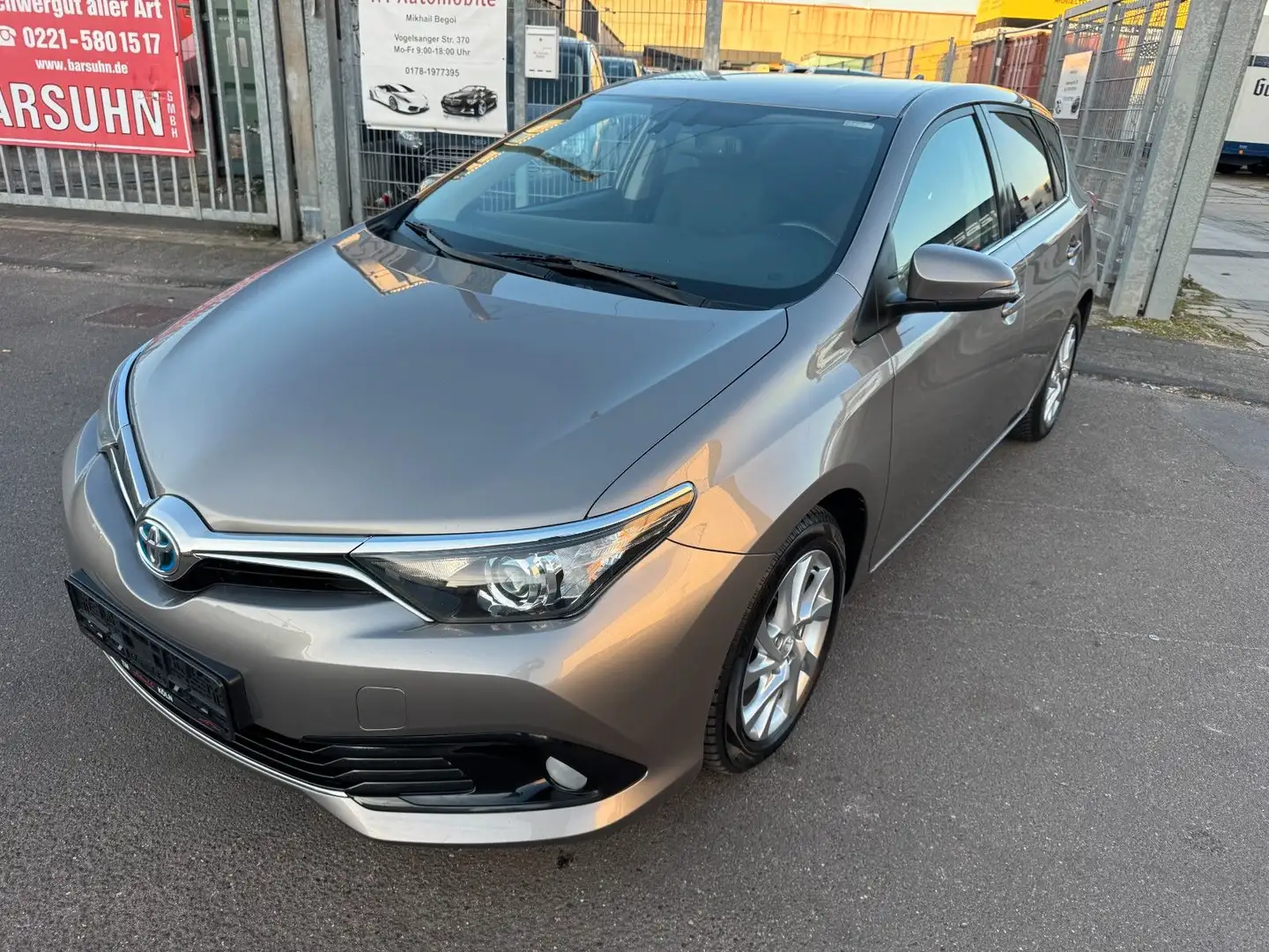 Toyota Auris Executive 1-Hand/Kamera/Navi/Keyless-Go Beige - 2