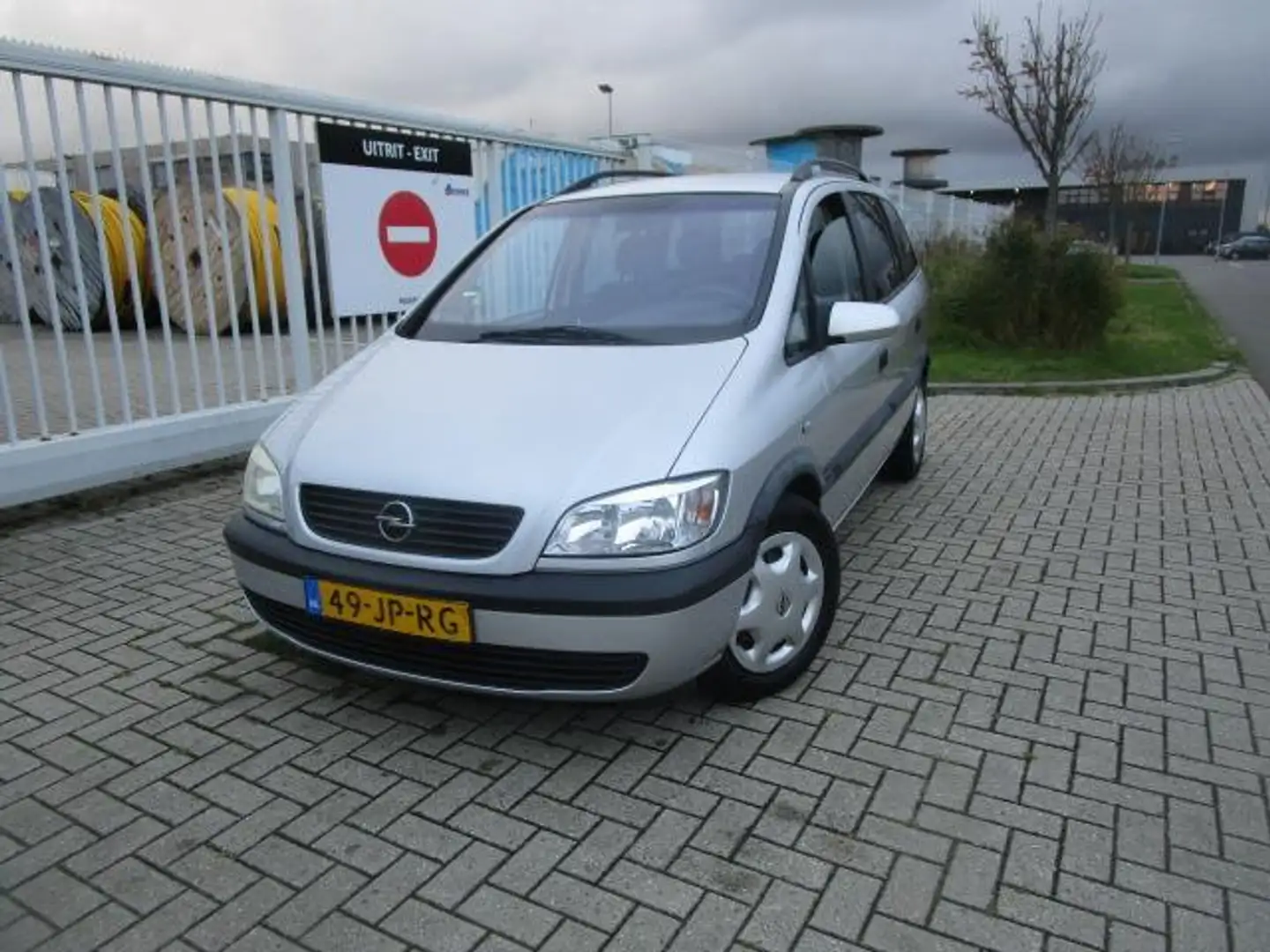 Opel Zafira 1.6-16V Comfort 7 Persoons, Nw APK Gris - 1