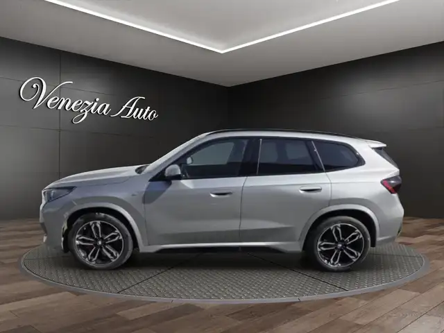 BMW X1 view 3