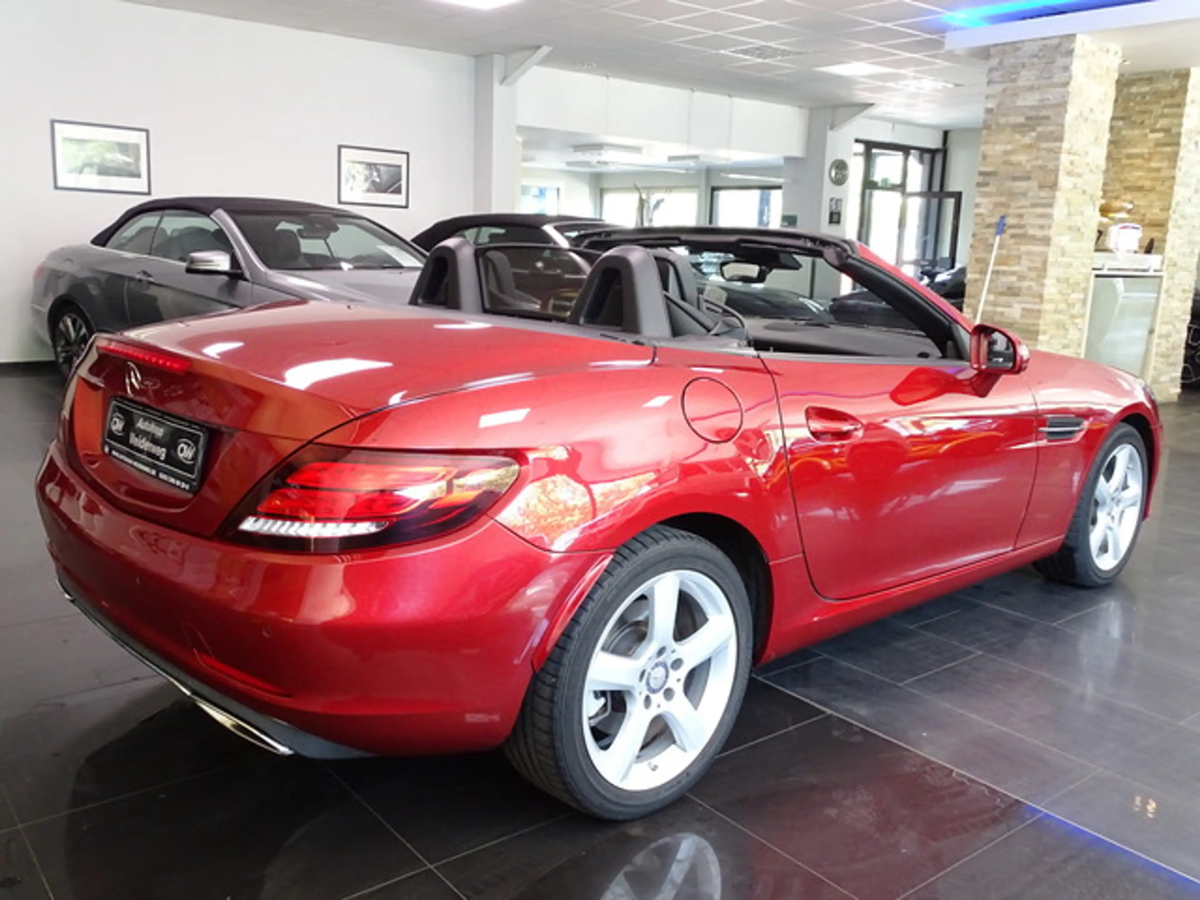 Mercedes-Benz SLC 200 Roadster Airsc.Pano Leder Navi SHZ — photo 11