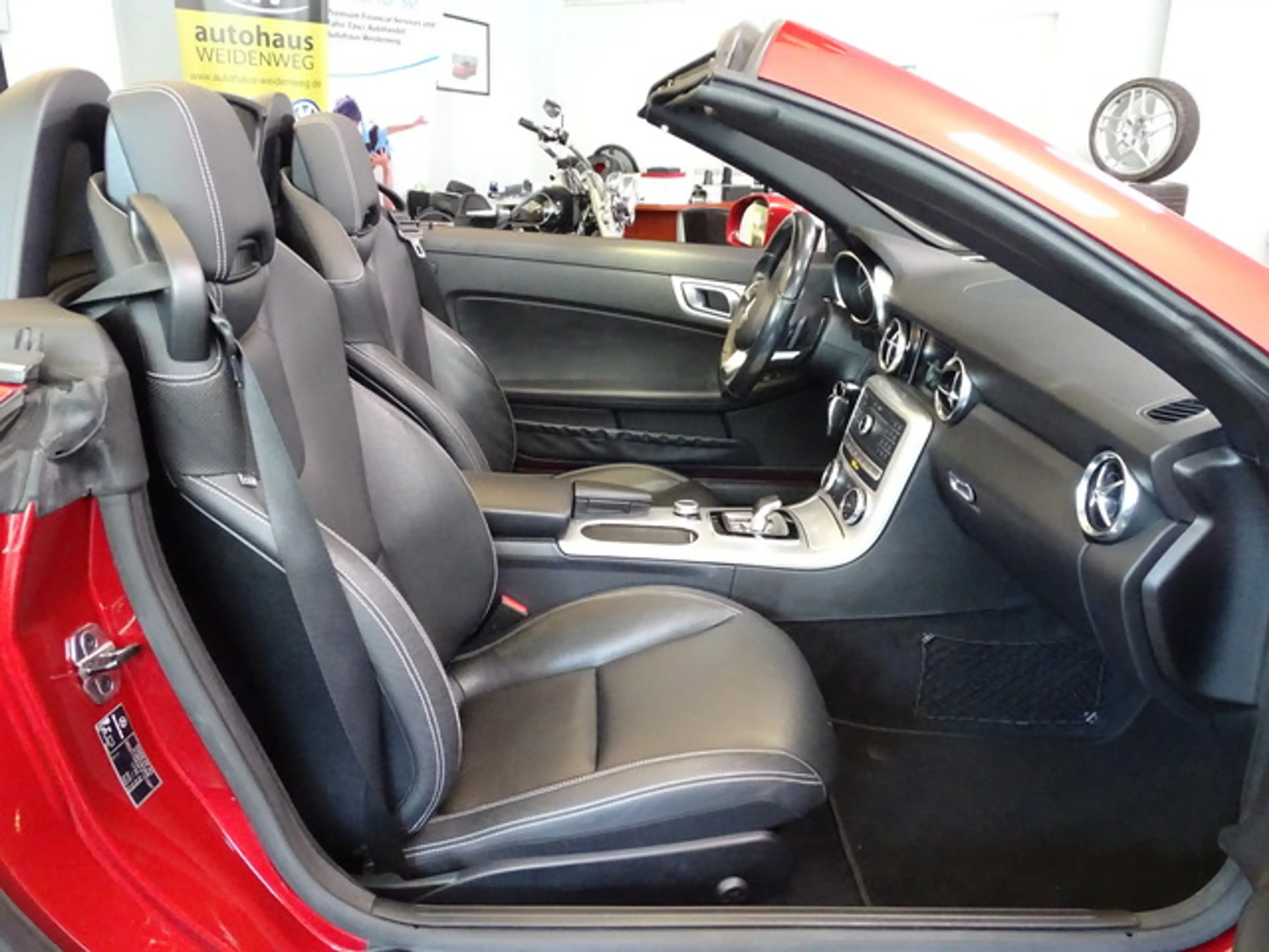Mercedes-Benz SLC 200 Roadster Airsc.Pano Leder Navi SHZ — photo 14