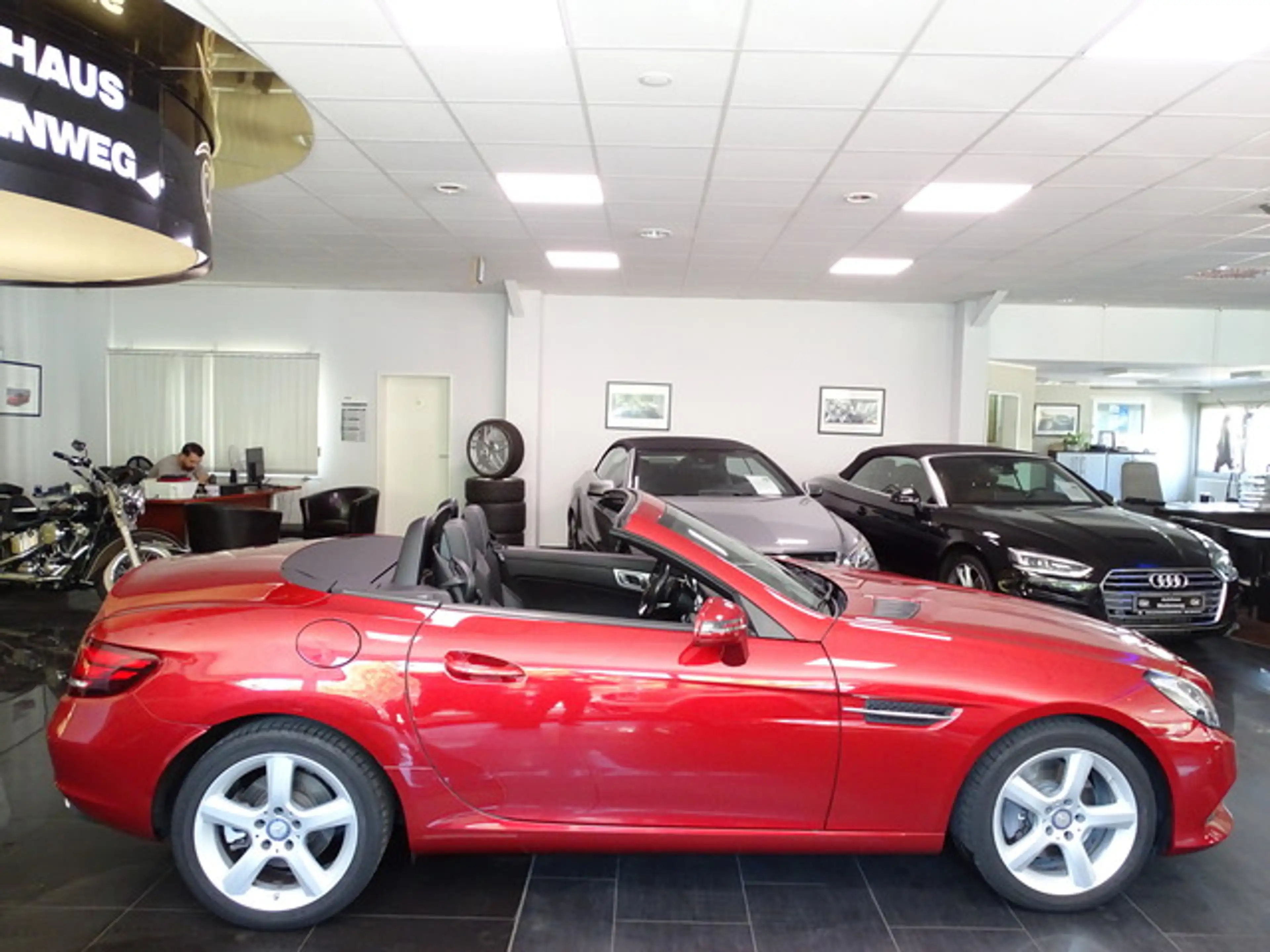 Mercedes-Benz SLC 200 Roadster Airsc.Pano Leder Navi SHZ — photo 12