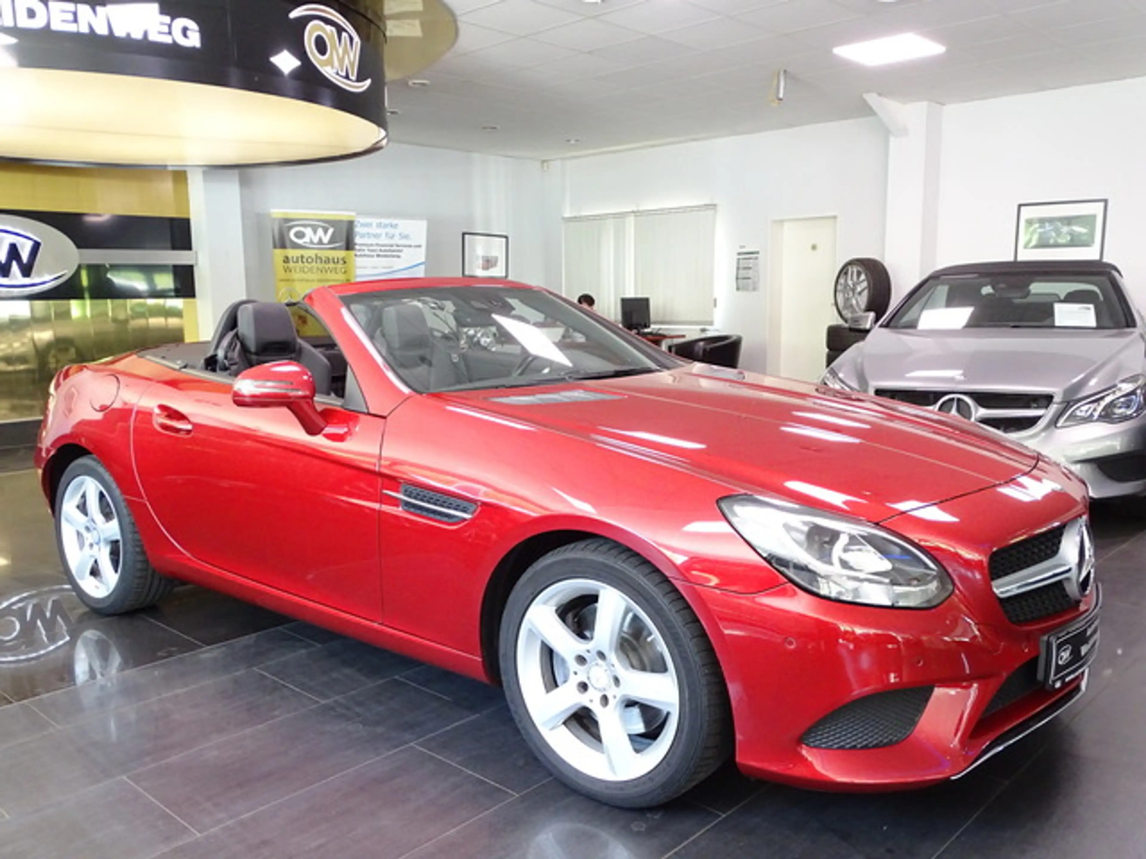 Mercedes-Benz SLC 200 Roadster Airsc.Pano Leder Navi SHZ — photo 13