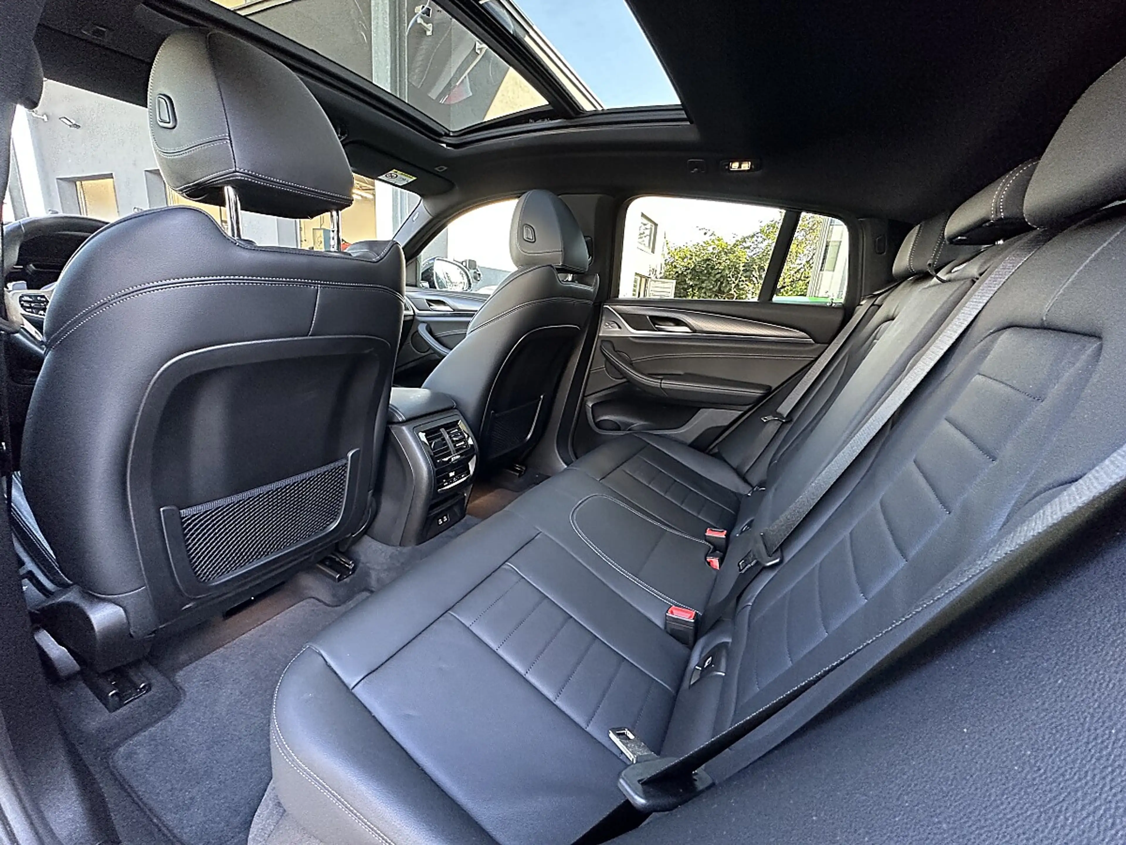 BMW X4 xDrive20i M-Paket Aut. — photo 13