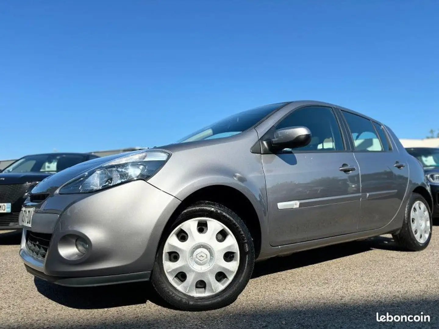 Renault Clio III 1.2 16V 75CH EXPRESS CLIM 5P Gris - 1