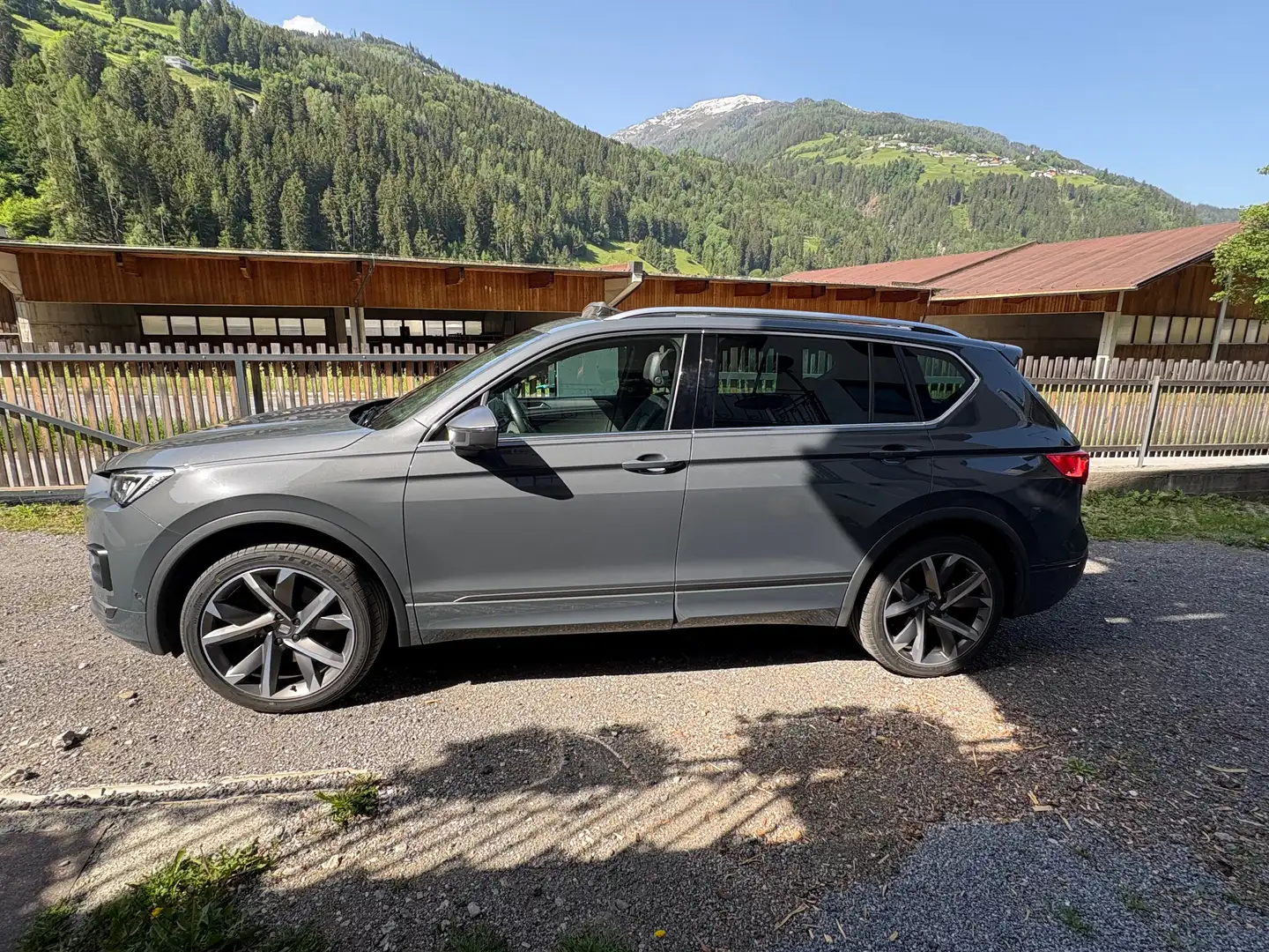 SEAT Tarraco Tarraco 2,0 TDI FR DSG 4Drive FR Grau - 2