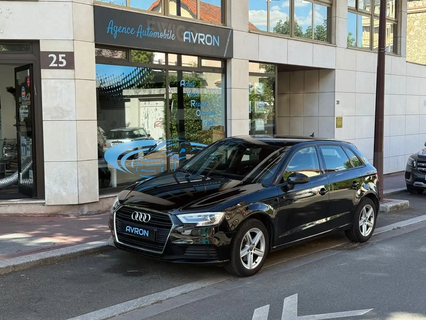 Audi A3 III (2) SPORTBACK 1.6 TDI 116 BUSINESS LINE S TRON Noir - 1