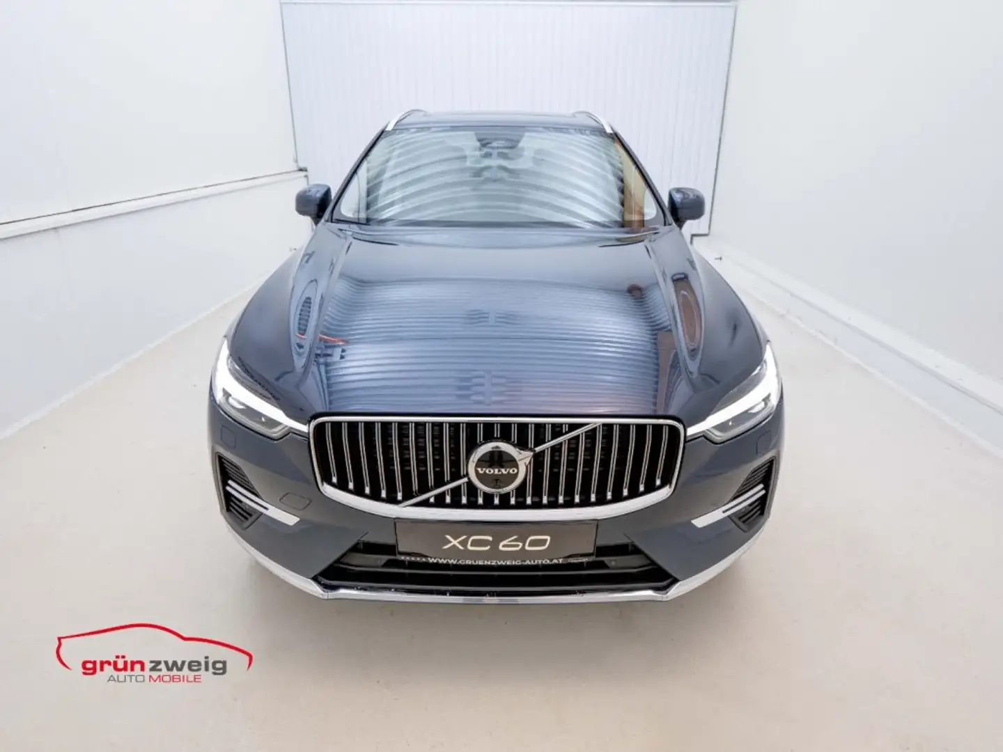 Volvo XC60 Ultra, T6 AWD Plug-in Hybrid, Elektrisch/Benzin, B Bleu - 2