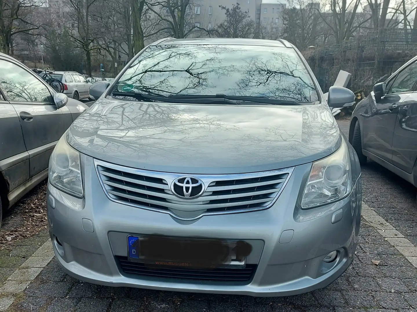 Toyota Avensis 1.8 Sol Silber - 1