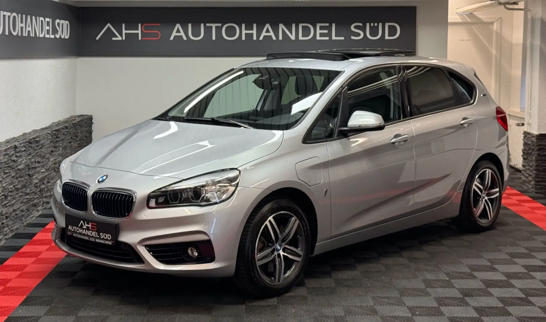 BMW 225 225xe Active Tourer Sport Line*PANORAMA*NAVI*LED Silber - 1