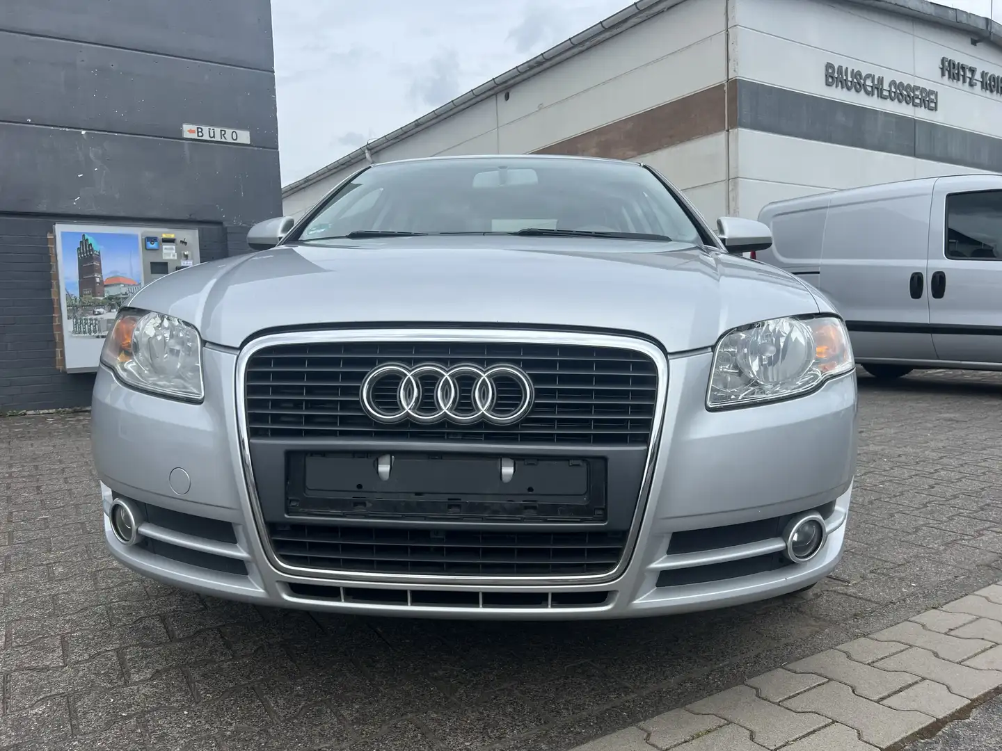 Audi A4 2.0 LIMOSINE KLIMA SITZHEIZUNG TEMPOMAT ALU Silber - 1