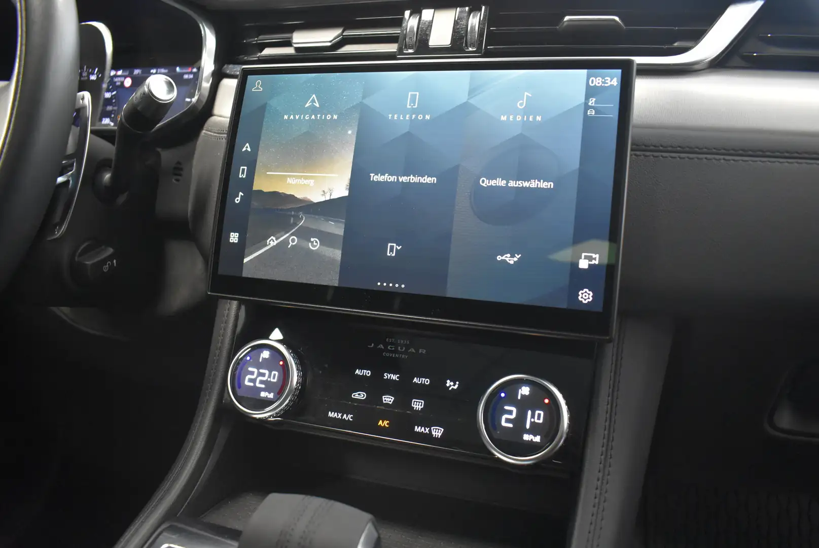 Jaguar F-Pace D200 S AWD Aut Navi LED Leder Panor Kamer Grau - 1