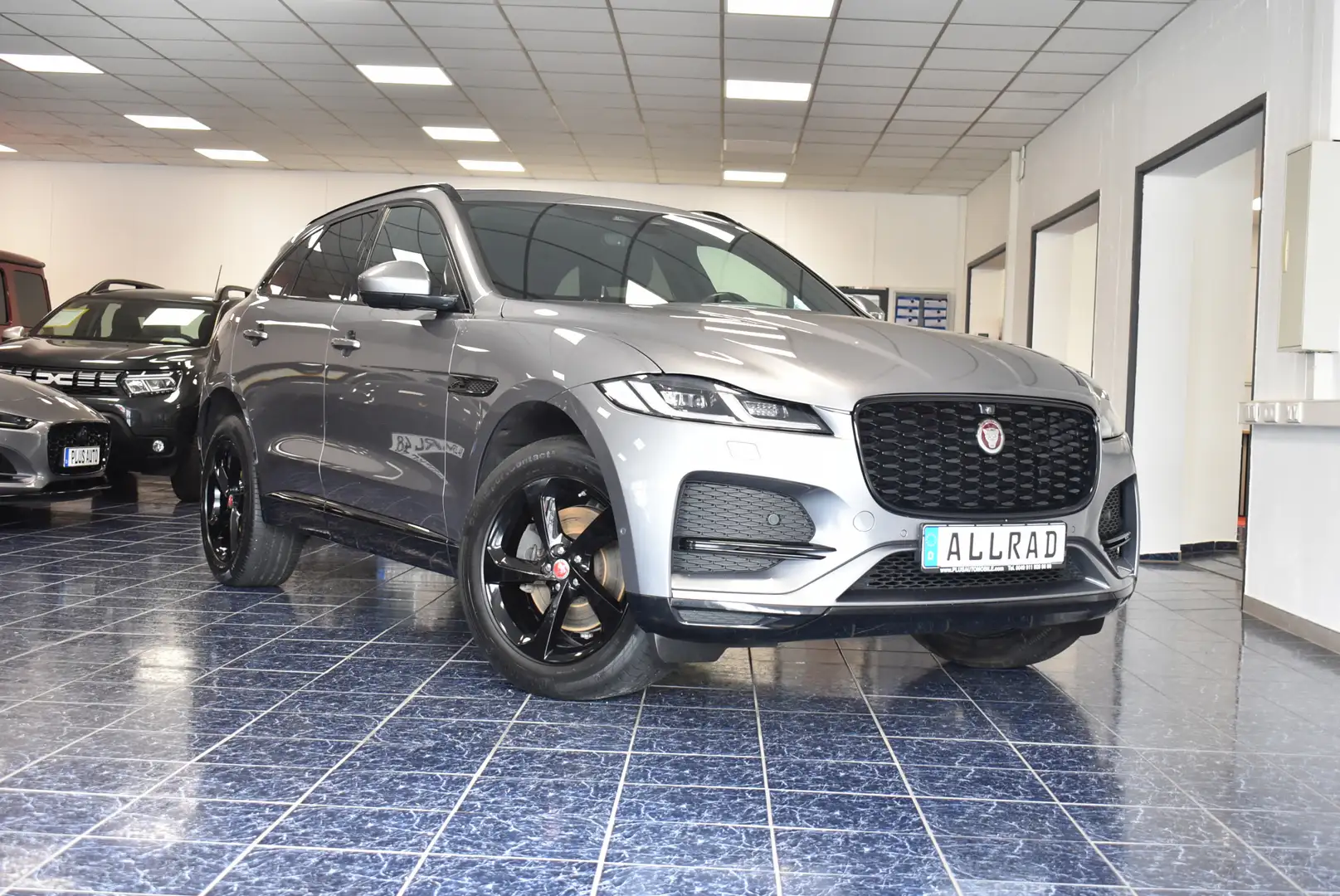 Jaguar F-Pace D200 S AWD Aut Navi LED Leder Panor Kamer Grau - 2