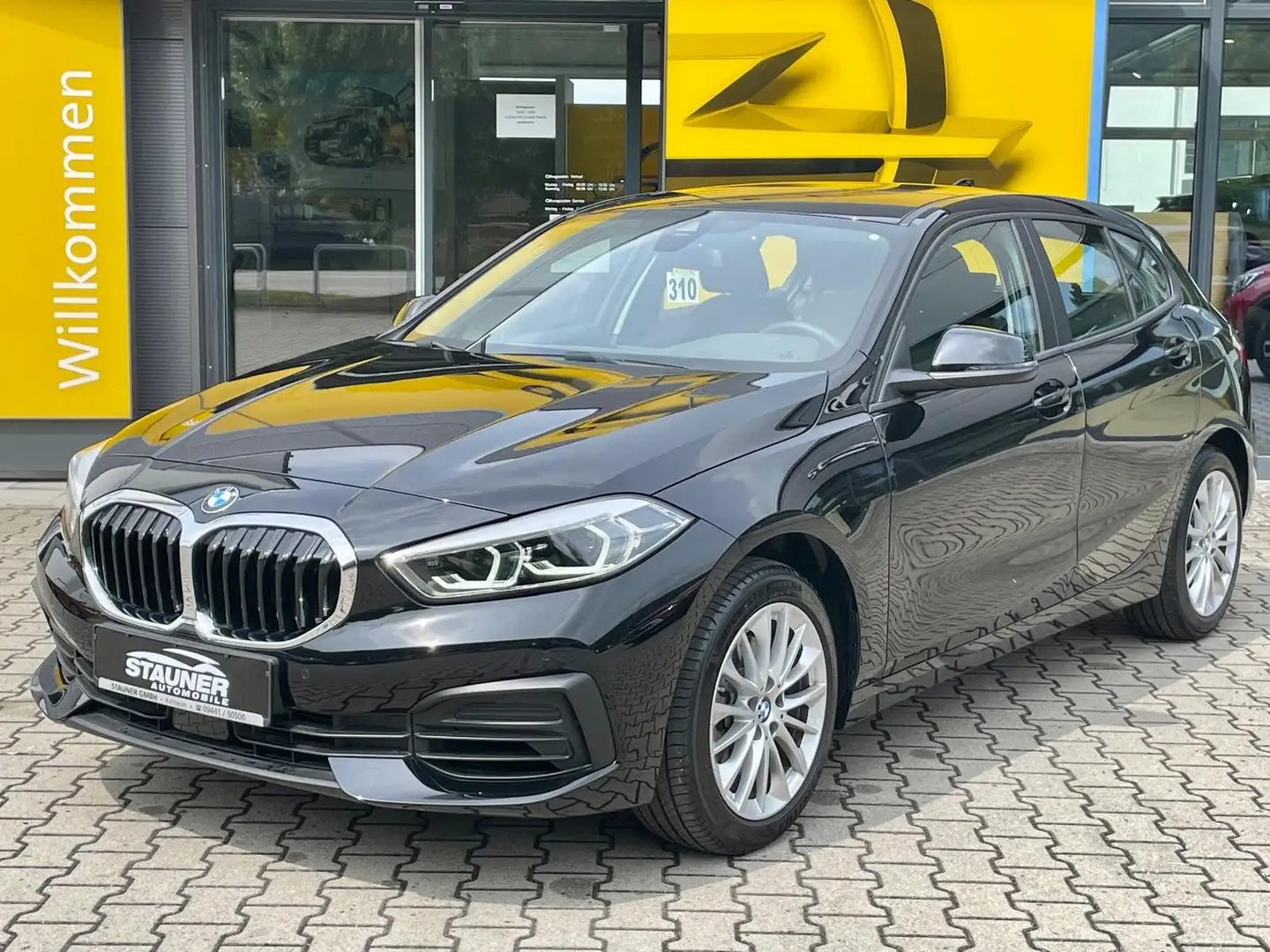 BMW 116 i Advantage AT *SHZ*PDC*2 ZONEN KLIMA*LED LICHT* Schwarz - 2