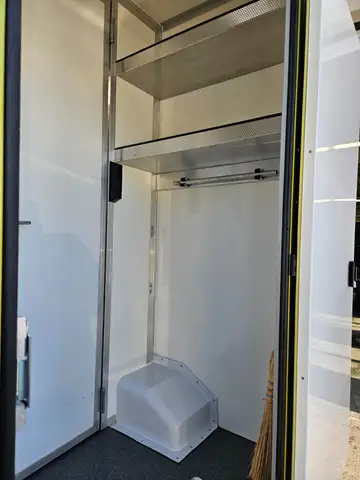 Renault Master Dickenherr Pferdetransporter Ansicht 12